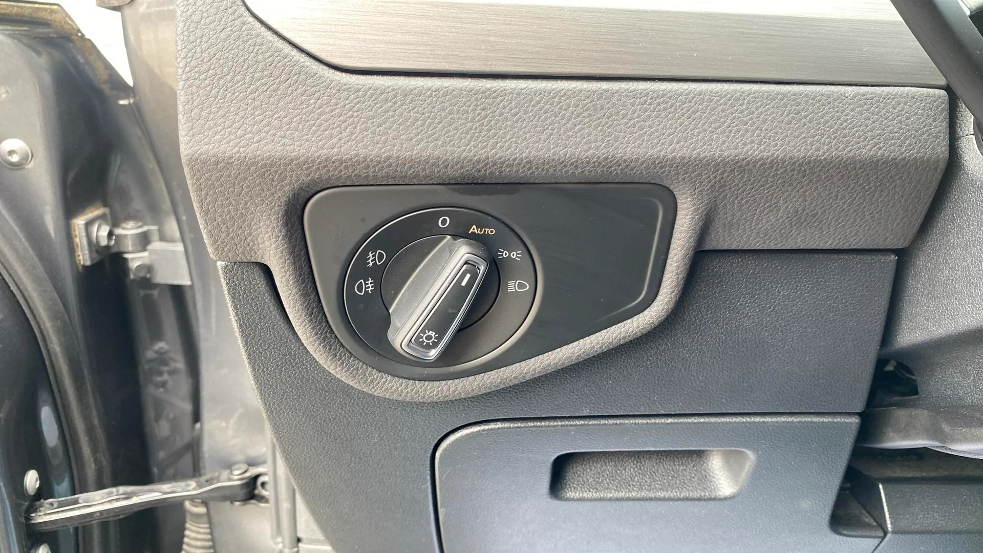Volkswagen Touran Advance 2.0 TDI - foto 23