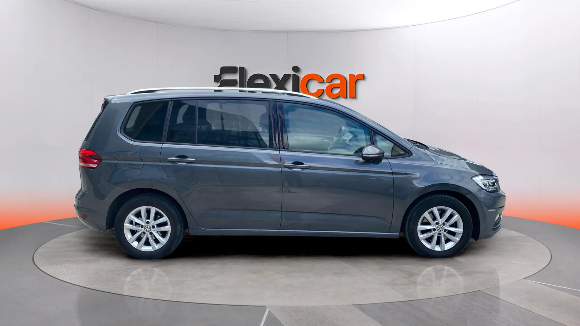 Volkswagen Touran Advance 2.0 TDI - foto 2