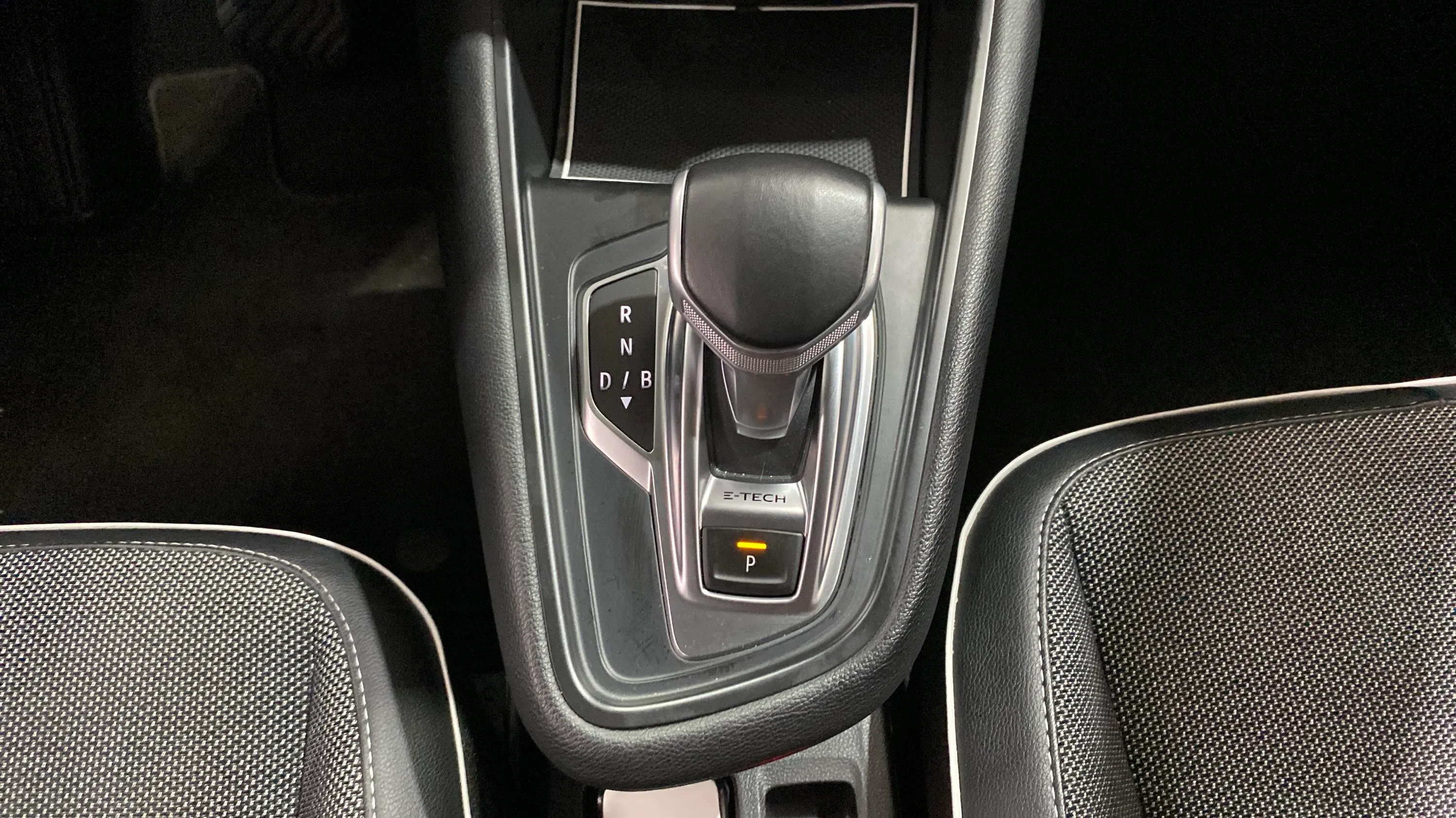 Renault Captur Zen E-Tech Híbrido enchufable - foto 31