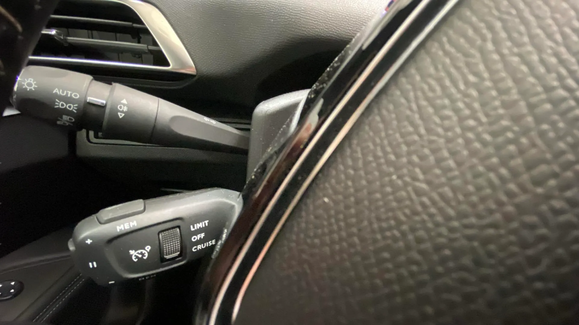 Peugeot 3008 1.2 PureTech Allure Pack - foto 23