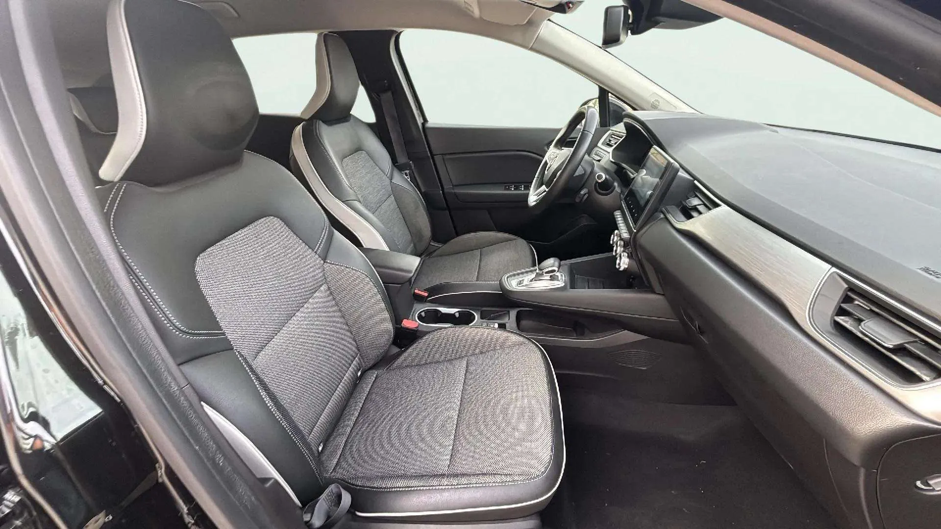 Renault Captur Intens E-Tech híbrido enchufable - foto 17