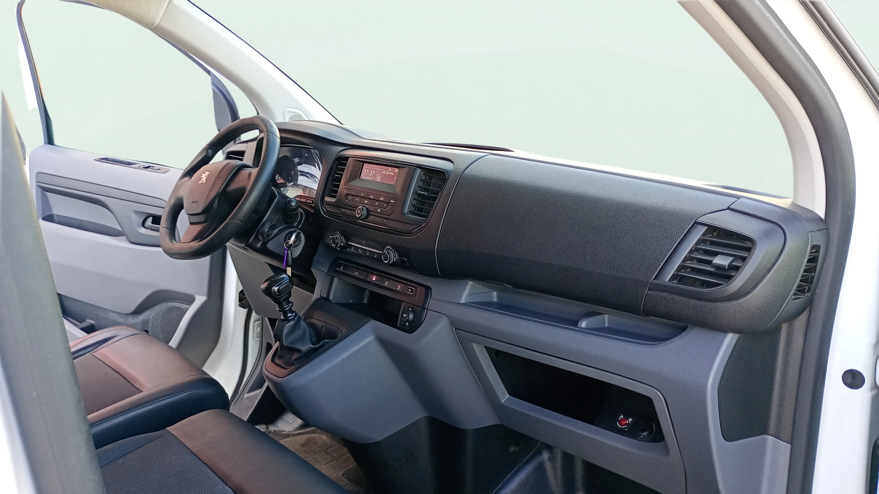 Peugeot Expert Furgón Pro 2.0 BlueHDi 120 Compact - foto 12
