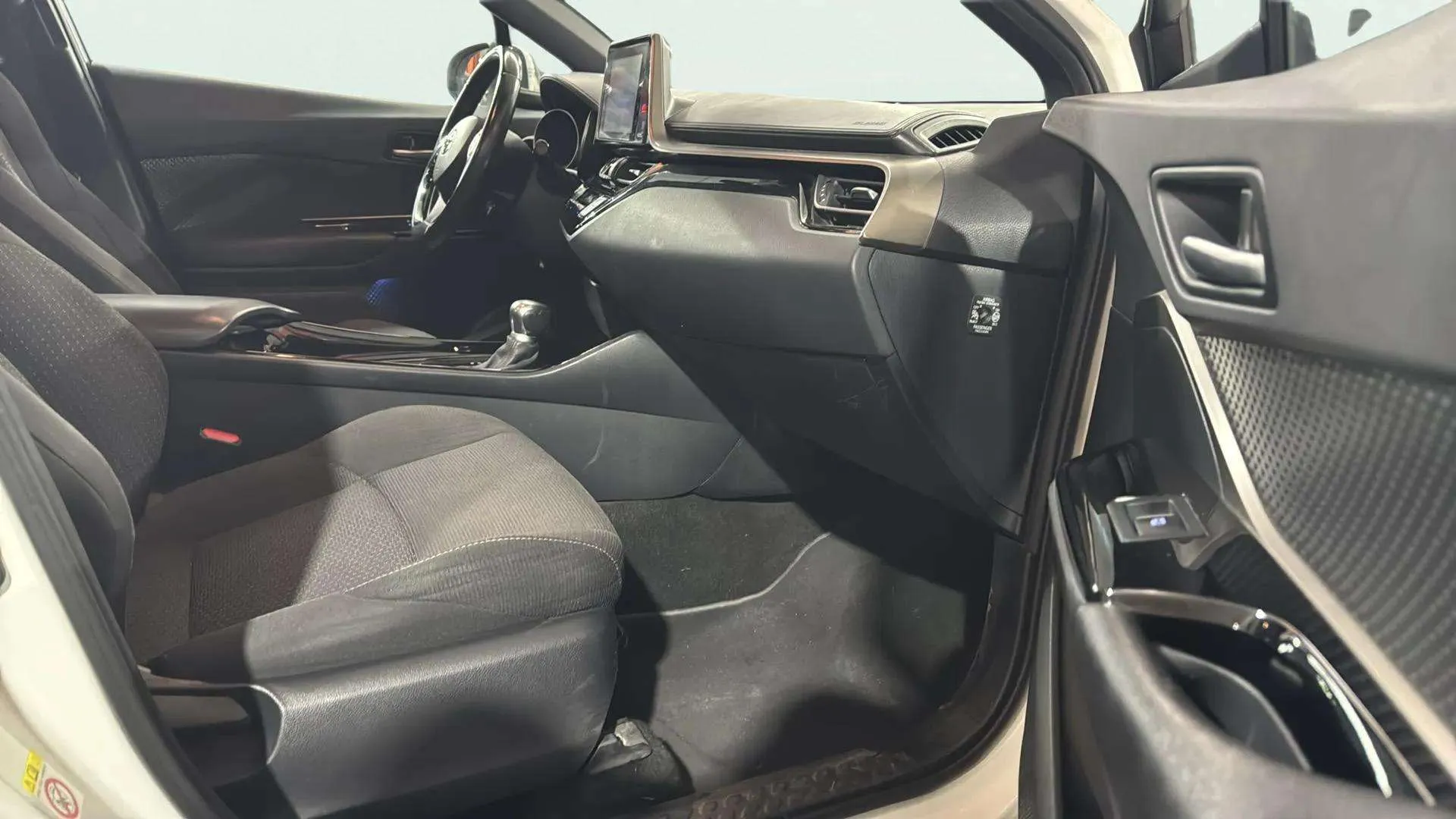 Toyota C-HR 1.8 125H Active - foto 21