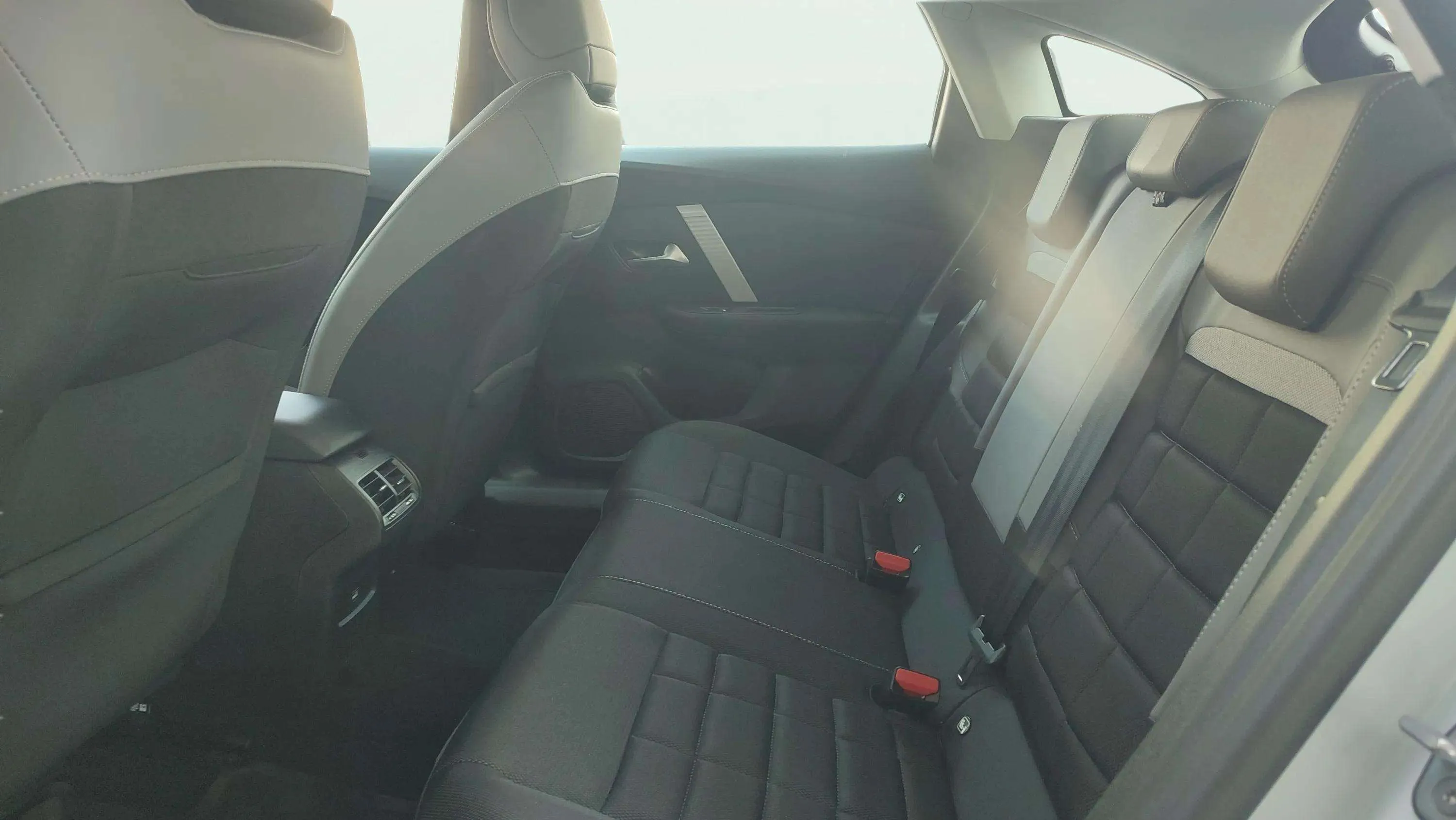 Citroën C4 Hybrid 136 e-DCS6 Plus - foto 12