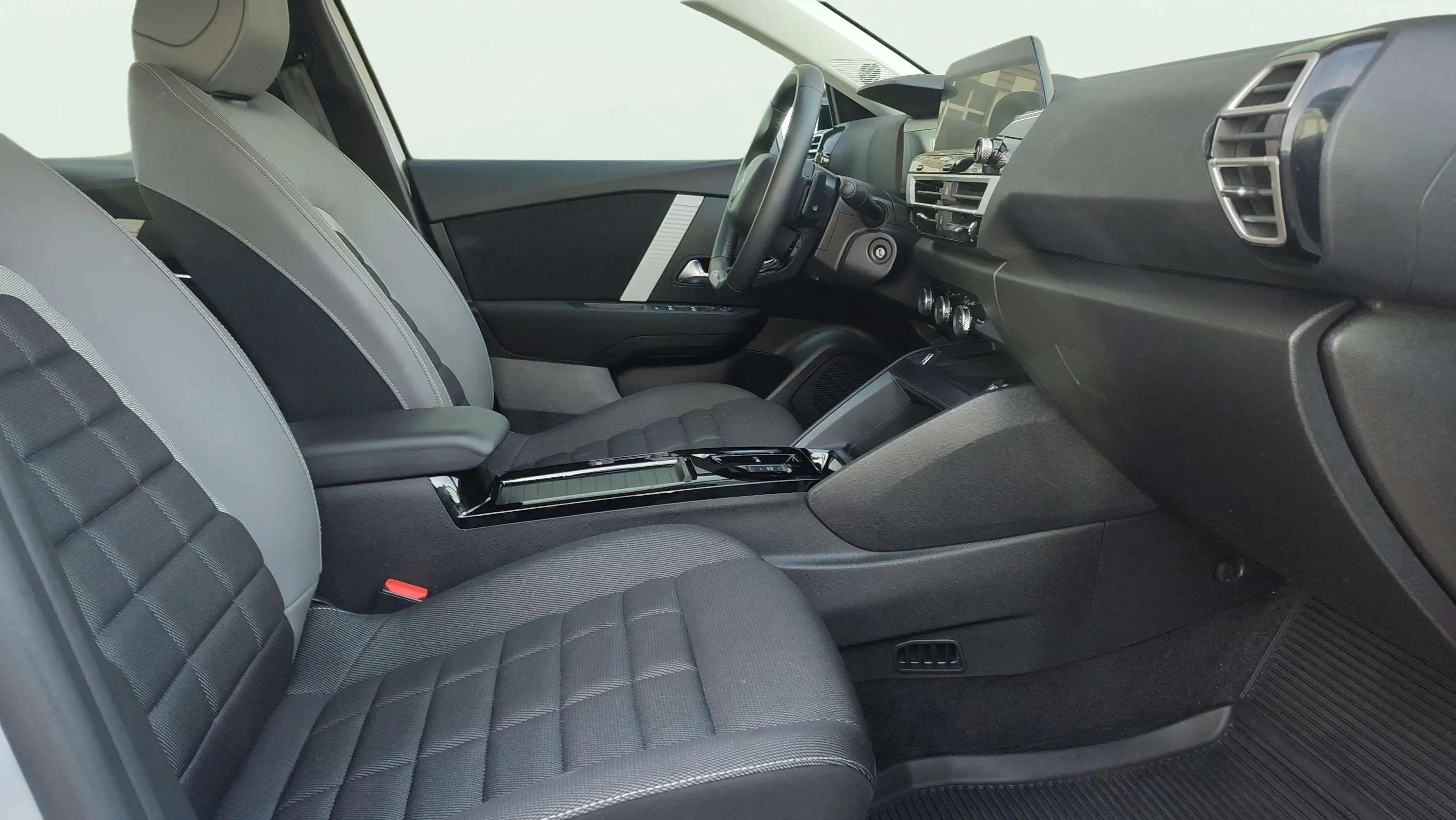 Citroën C4 Hybrid 136 e-DCS6 Plus - foto 14
