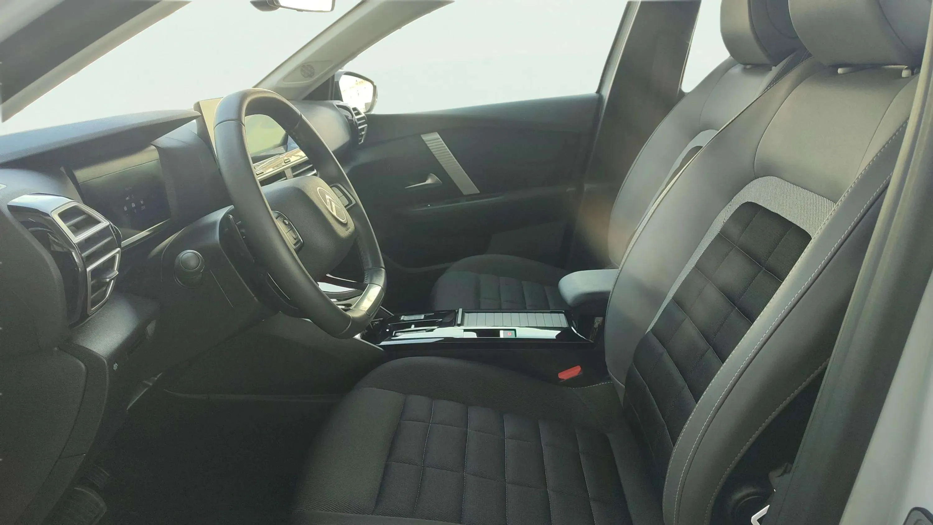 Citroën C4 Hybrid 136 e-DCS6 Plus - foto 11