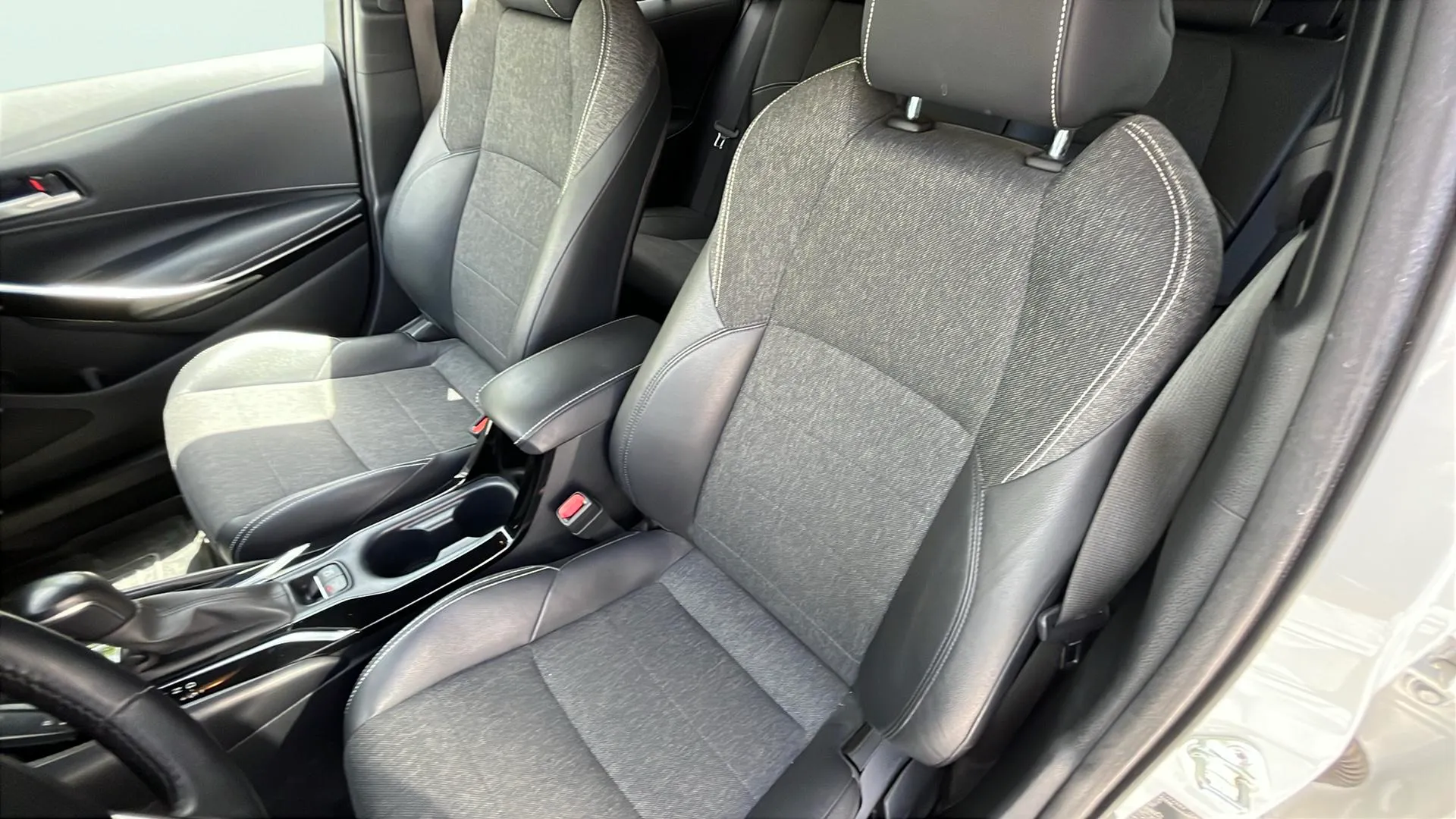 Toyota Corolla 2.0 180H Style E-CVT Touring Sport - foto 18
