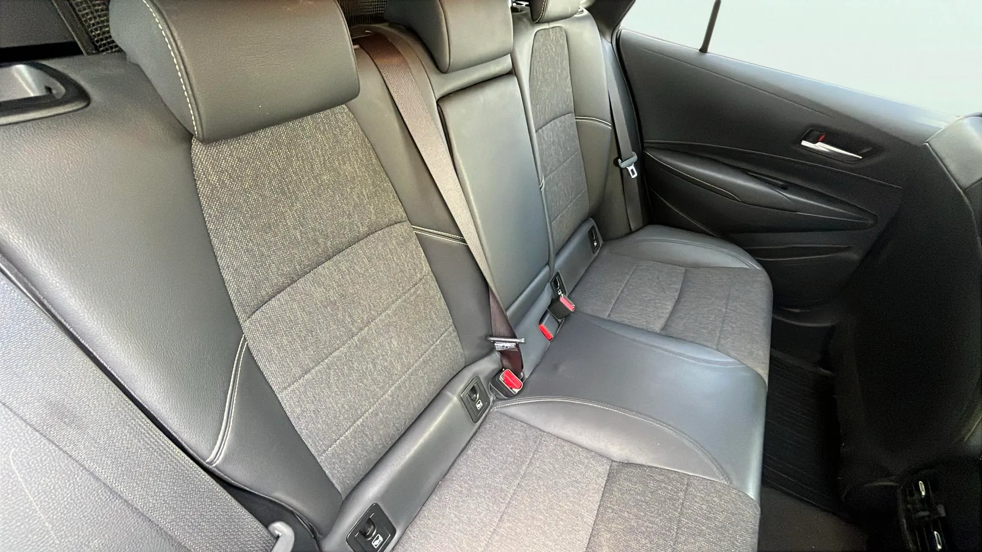 Toyota Corolla 2.0 180H Style E-CVT Touring Sport - foto 21