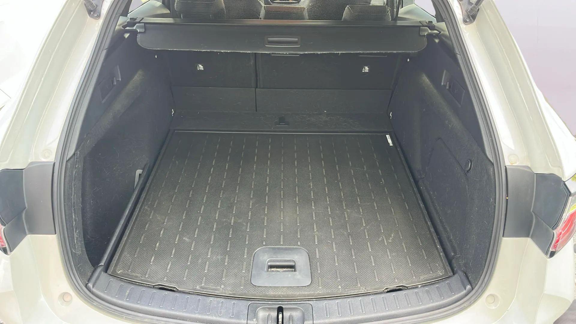 Toyota Corolla 2.0 180H Style E-CVT Touring Sport - foto 7