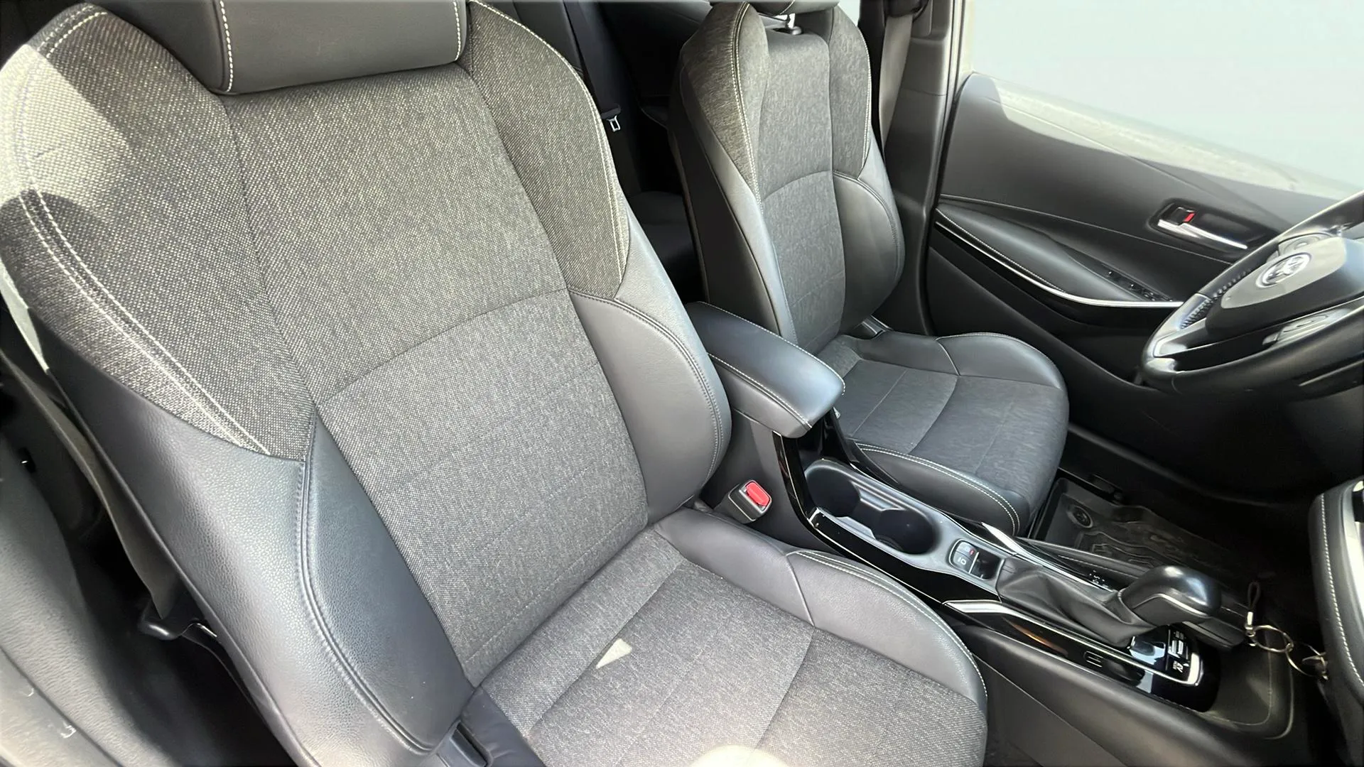 Toyota Corolla 2.0 180H Style E-CVT Touring Sport - foto 19