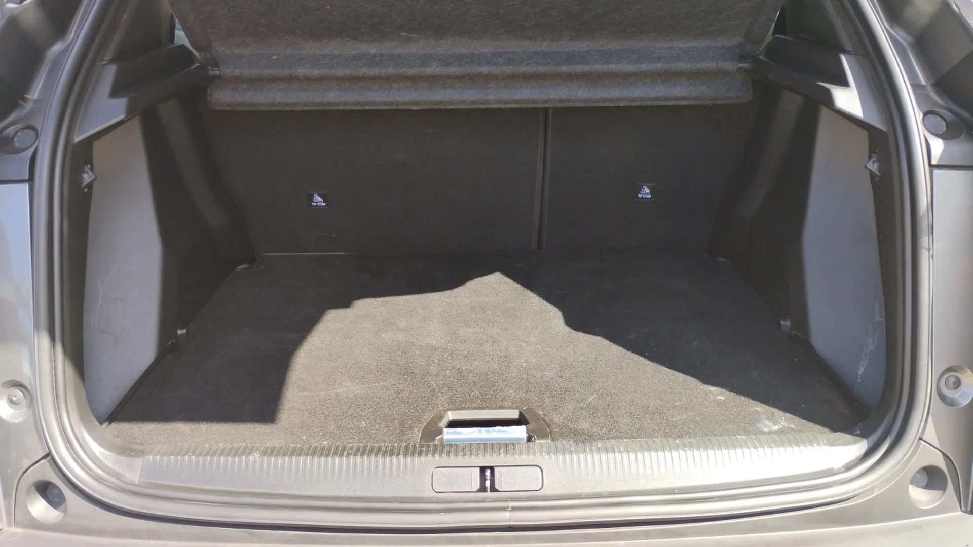 Peugeot 2008 Allure PureTech 130 EAT8 - foto 13