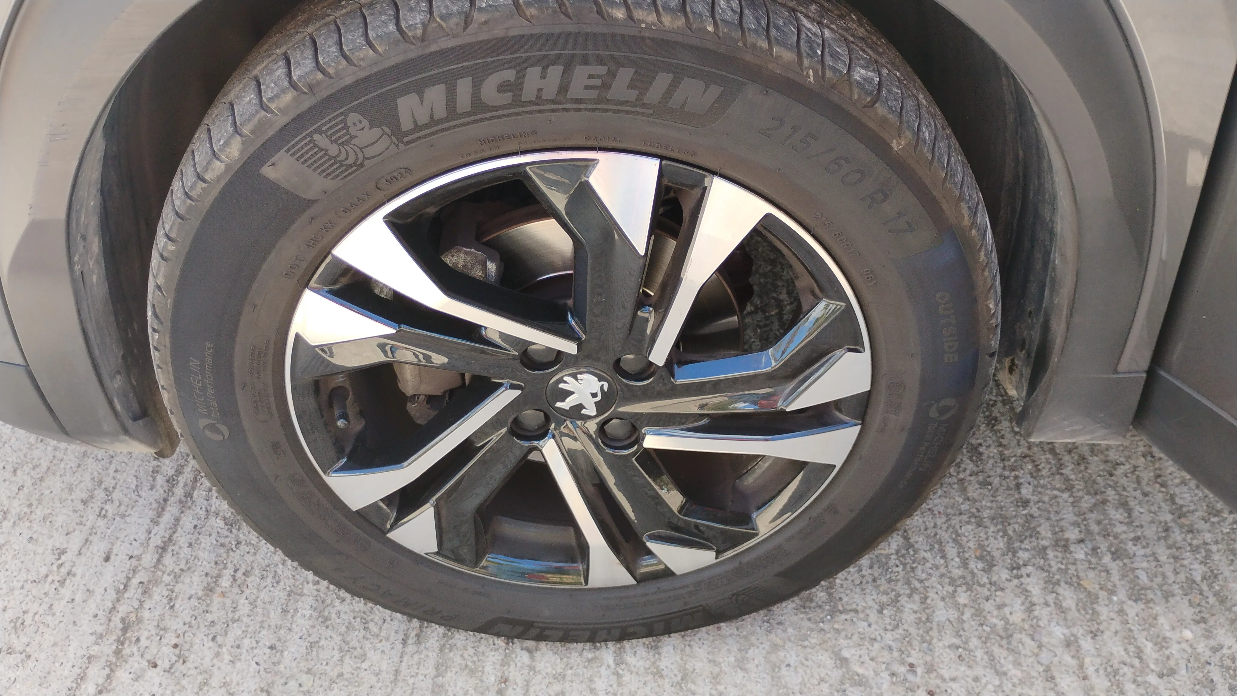 Peugeot 2008 Allure PureTech 130 EAT8 - foto 14