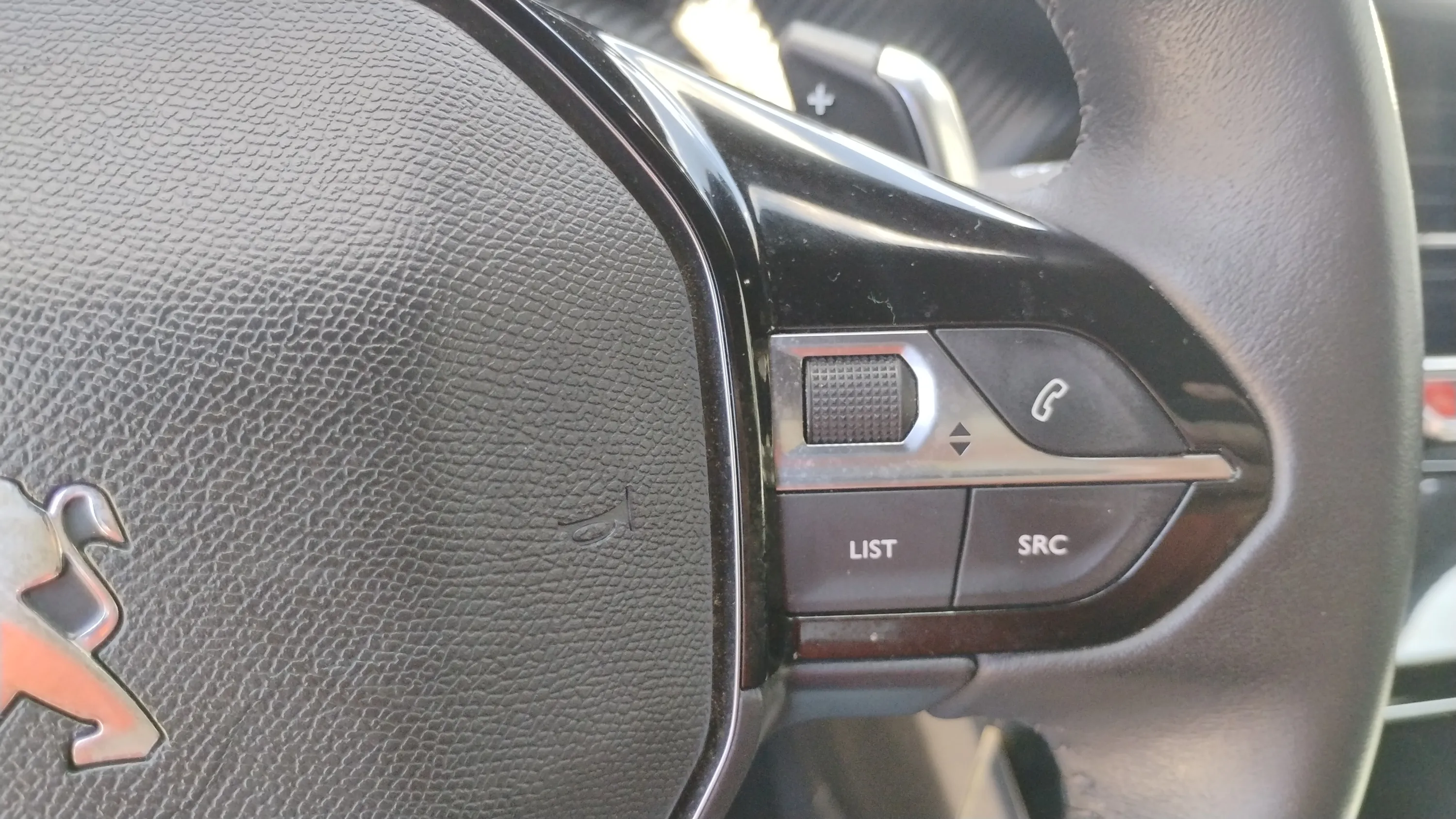 Peugeot 2008 Allure PureTech 130 EAT8 - foto 11