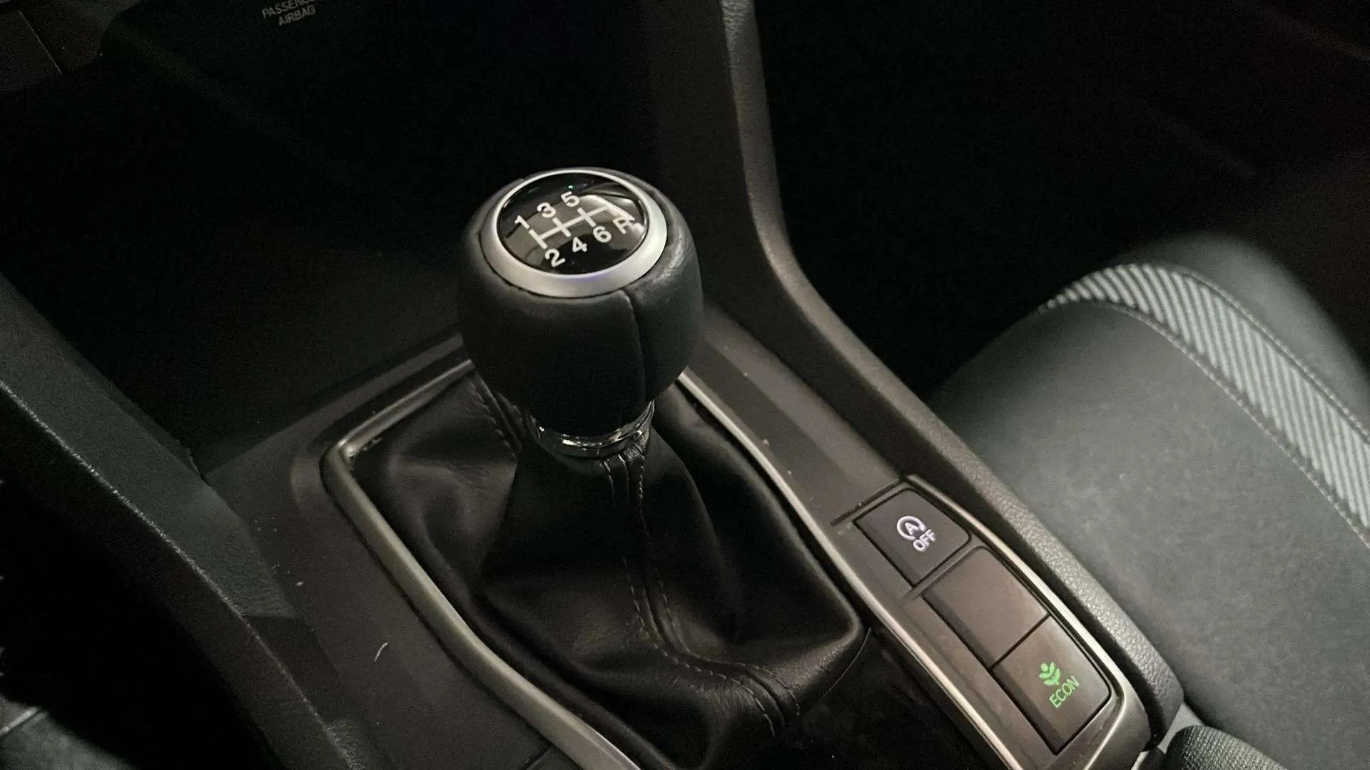 Honda Civic 1.0 VTEC Turbo Elegance Navi - foto 18