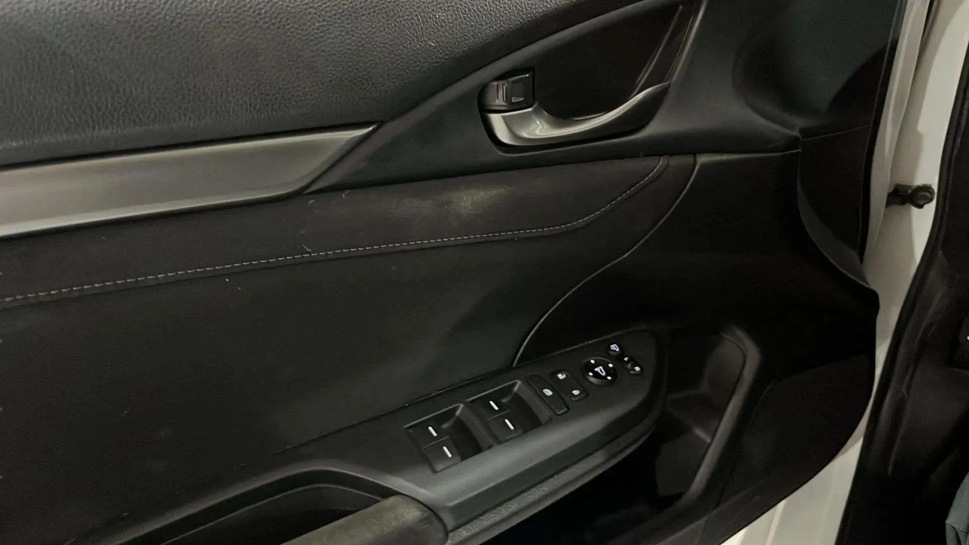 Honda Civic 1.0 VTEC Turbo Elegance Navi - foto 16