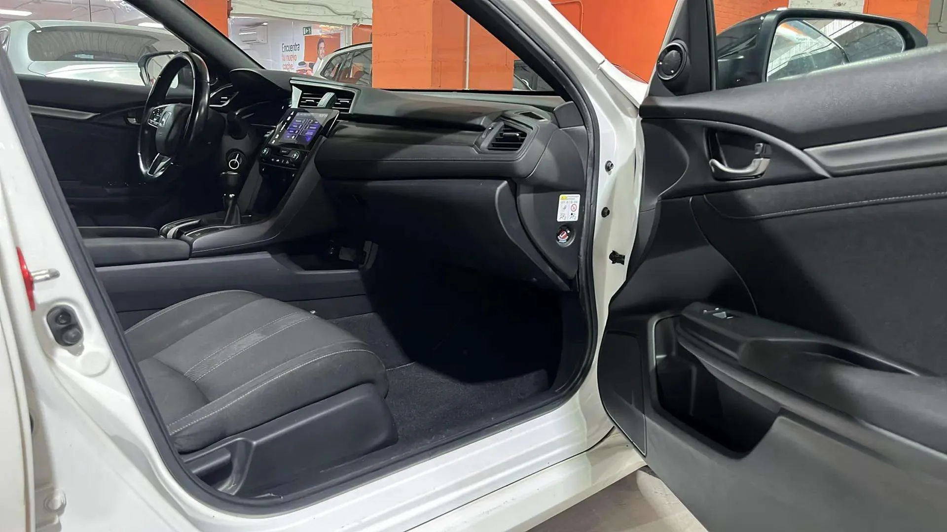 Honda Civic 1.0 VTEC Turbo Elegance Navi - foto 13