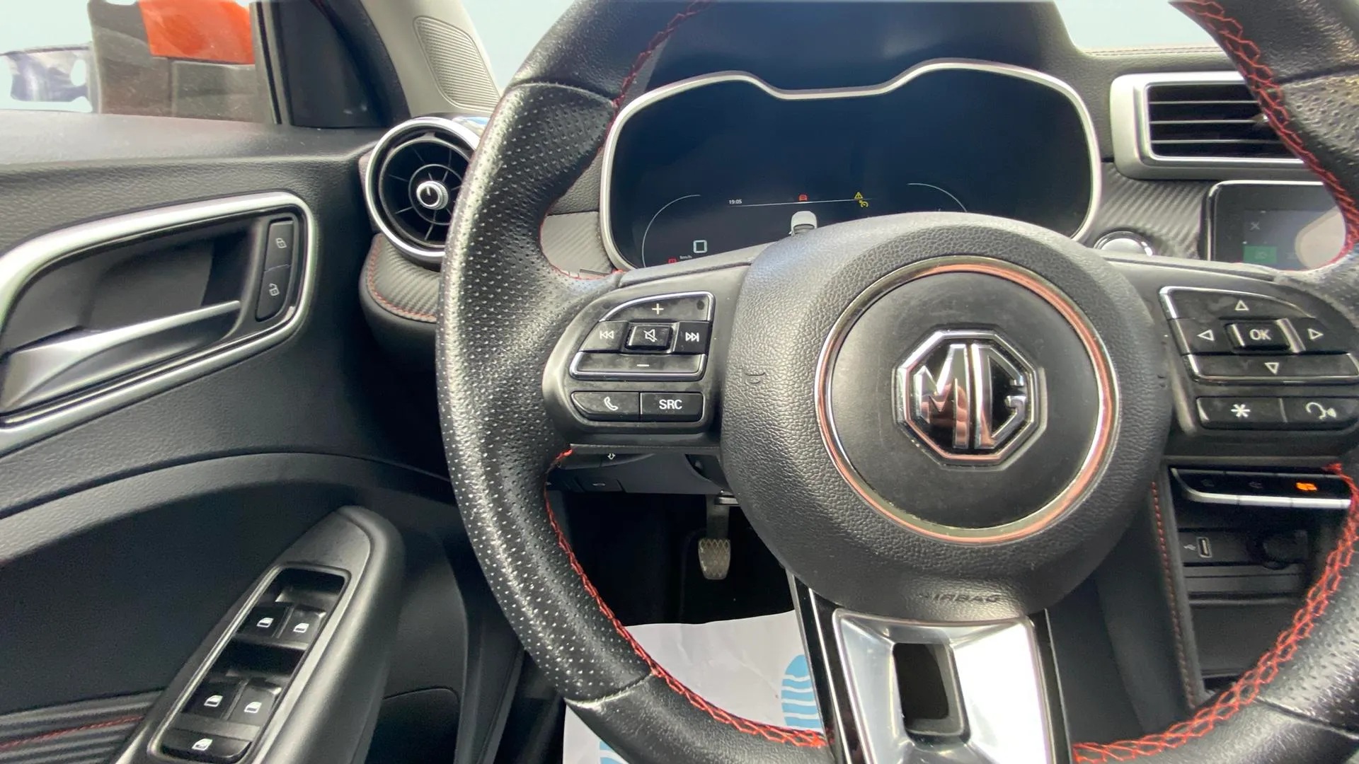 MG ZS 1.0T Luxury - foto 25
