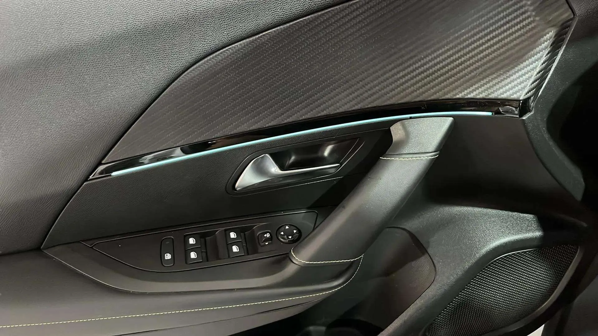 Peugeot 2008 GT PureTech 130 EAT8 - foto 16