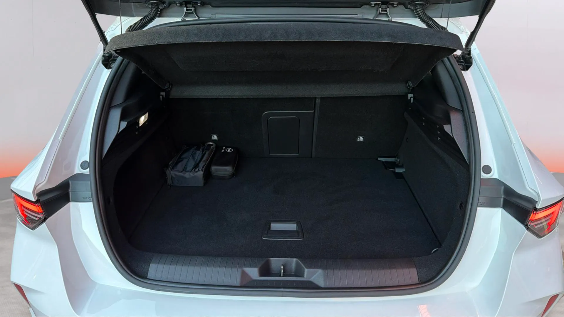 Opel Astra 1.2T XHT Edition - foto 18