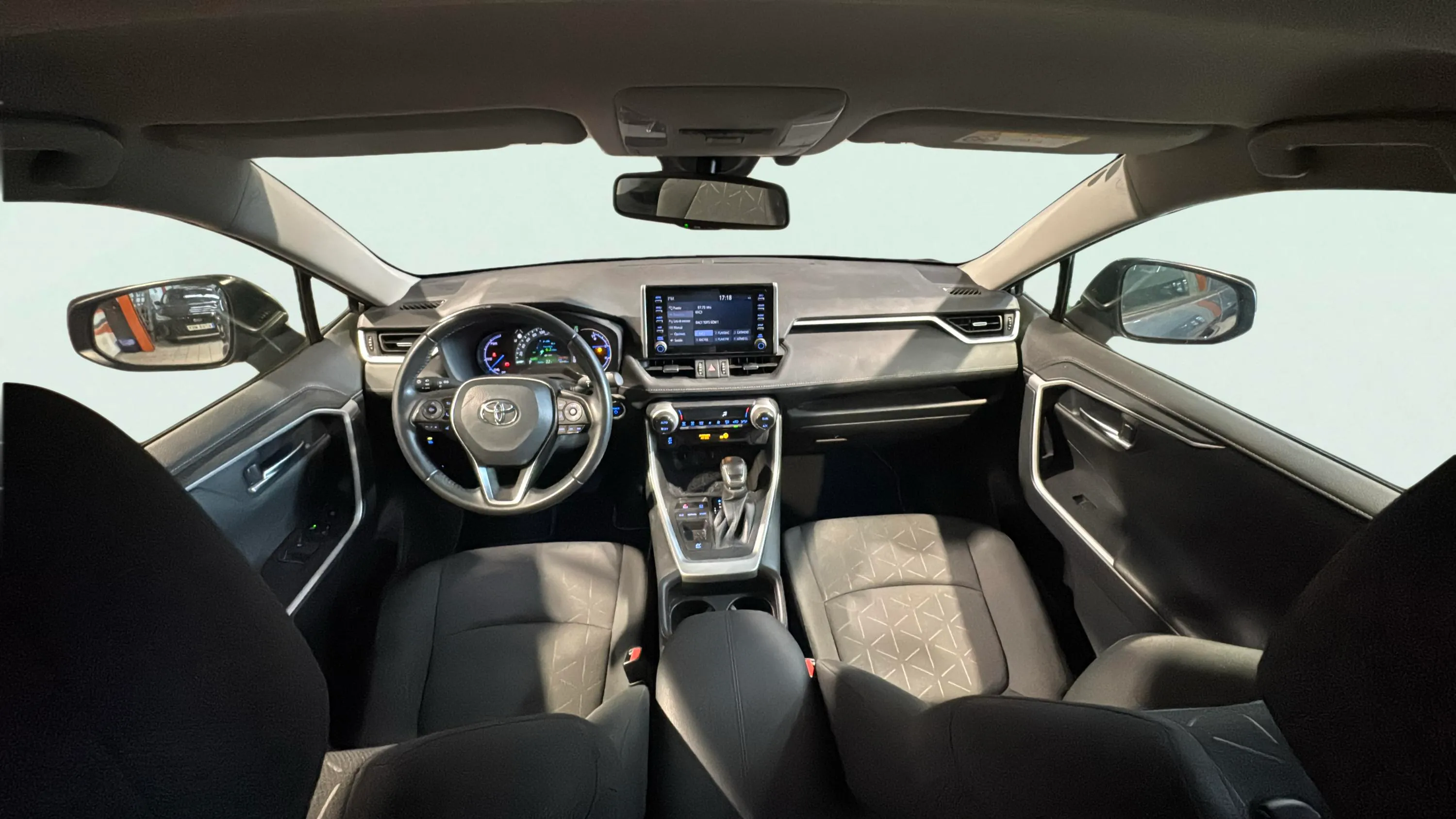 Toyota RAV4 2.5l 220H Advance - foto 12