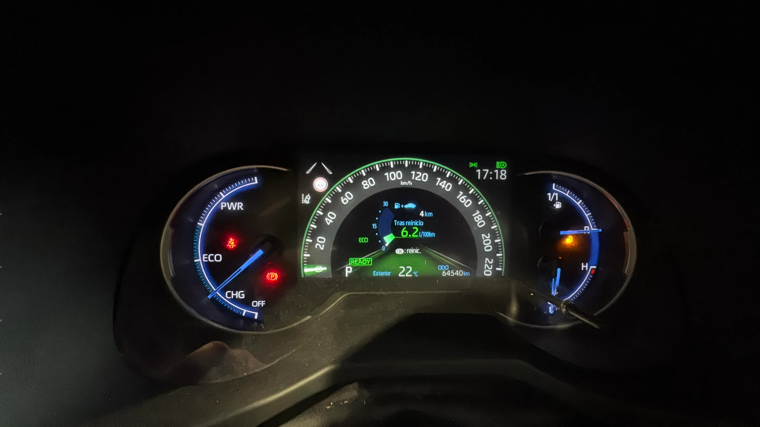 Toyota RAV4 2.5l 220H Advance - foto 15