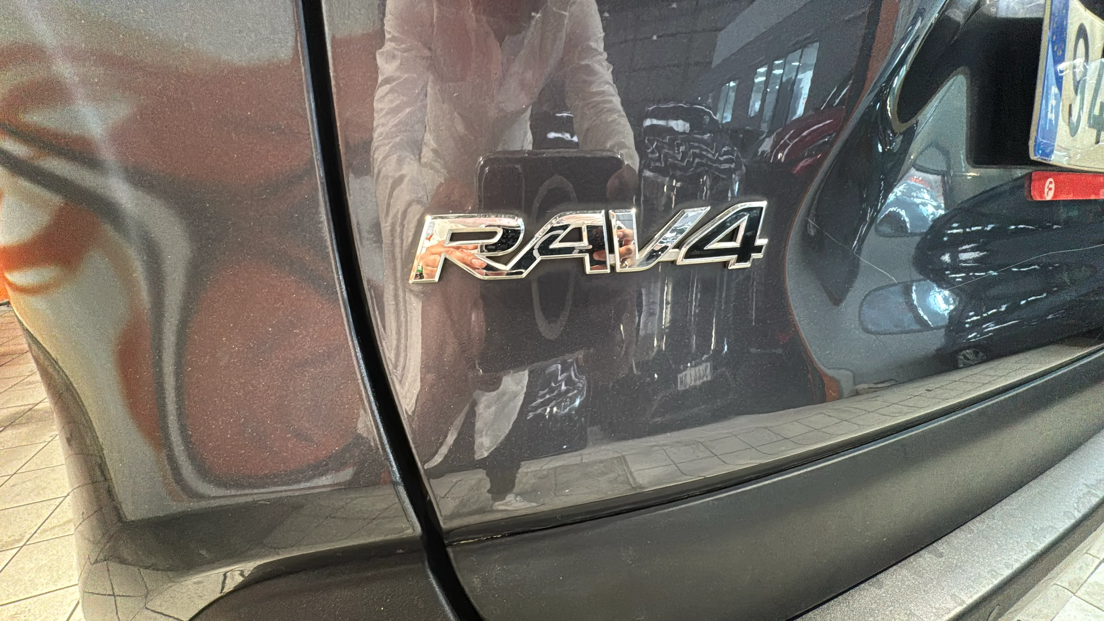 Toyota RAV4 2.5l 220H Advance - foto 11
