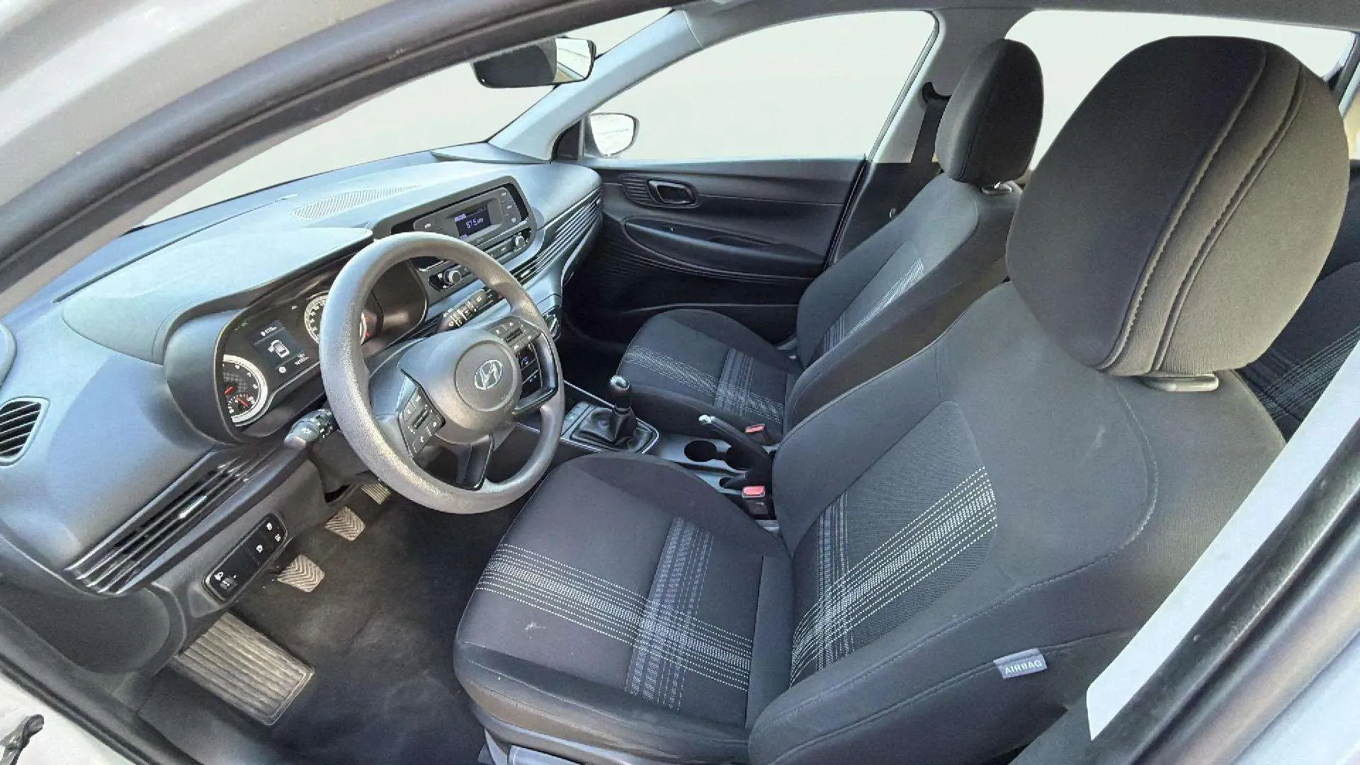 Hyundai i20 1.2 MPI Essence - foto 9