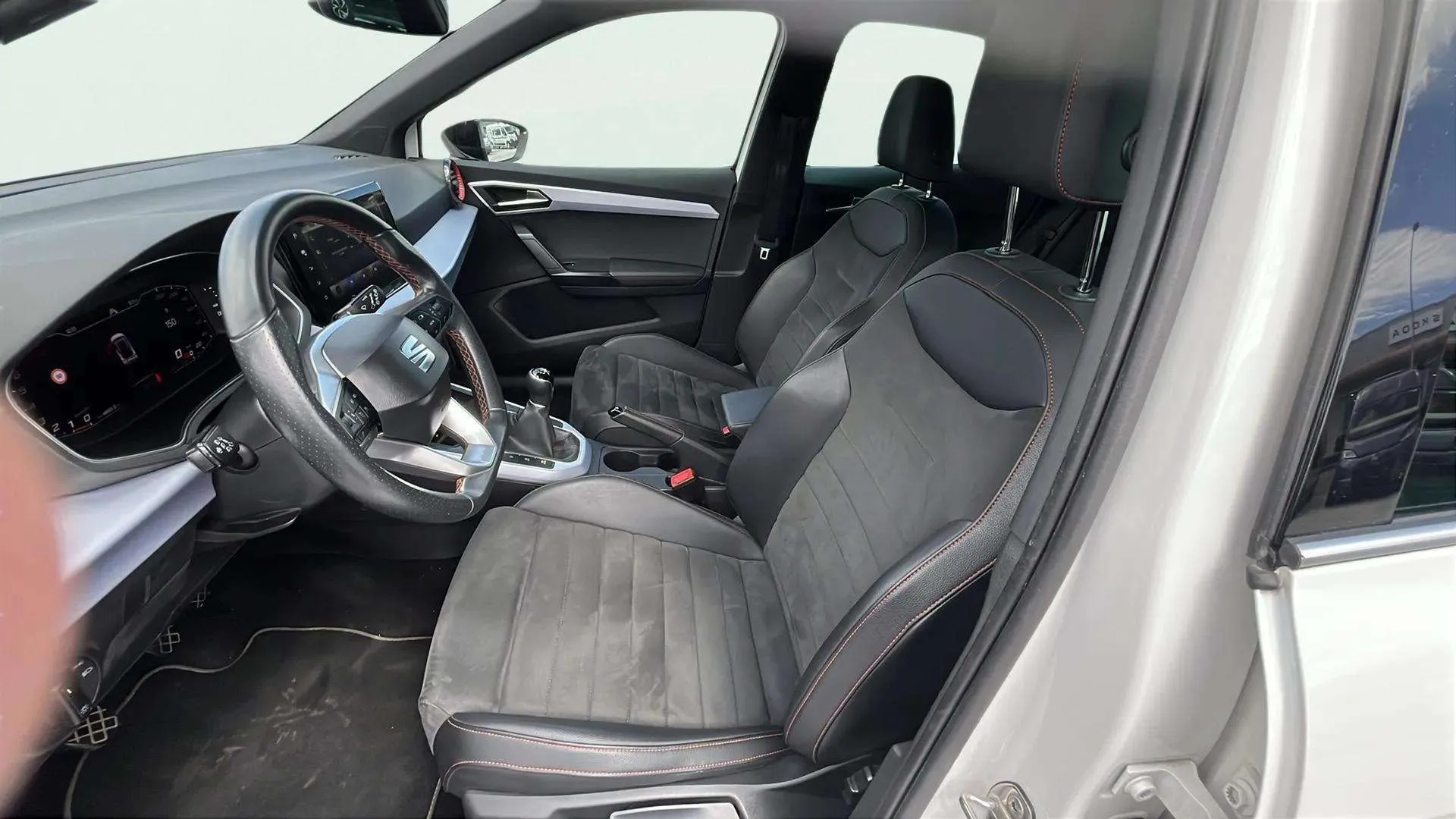 SEAT Arona 1.0 TSI FR - foto 11