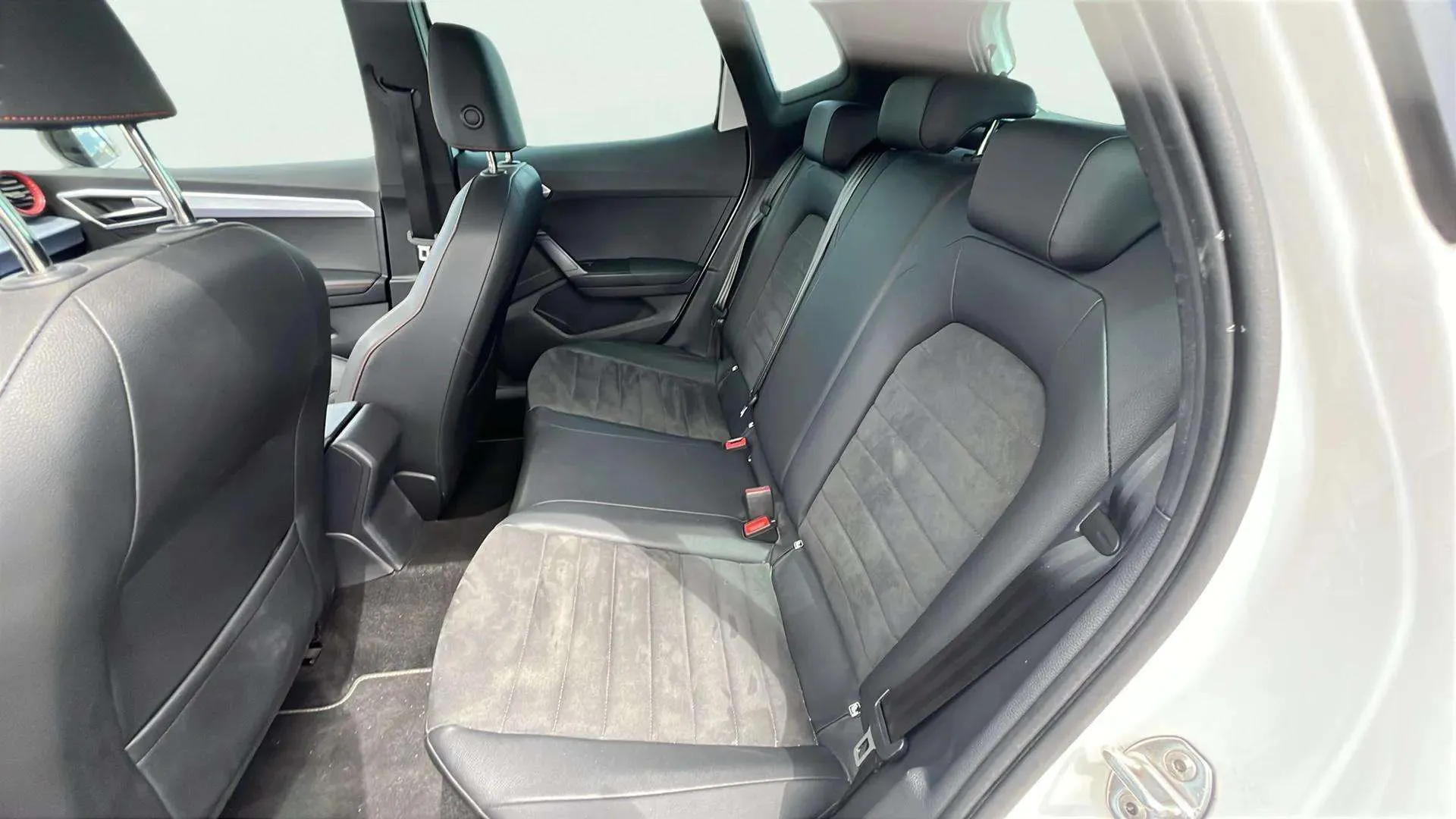 SEAT Arona 1.0 TSI FR - foto 12
