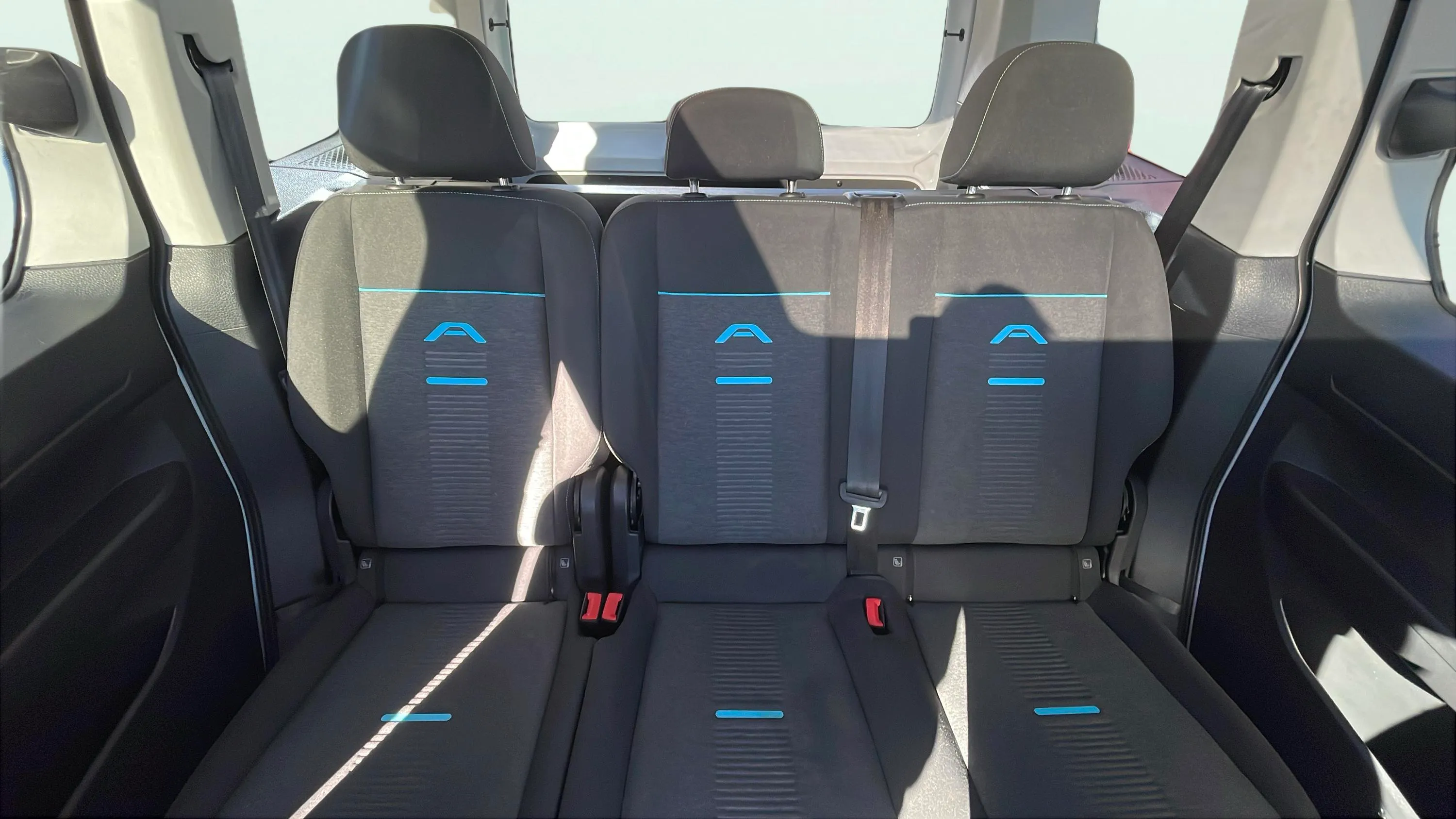 Ford Tourneo Connect 1.5 EcoBoost Active - foto 19