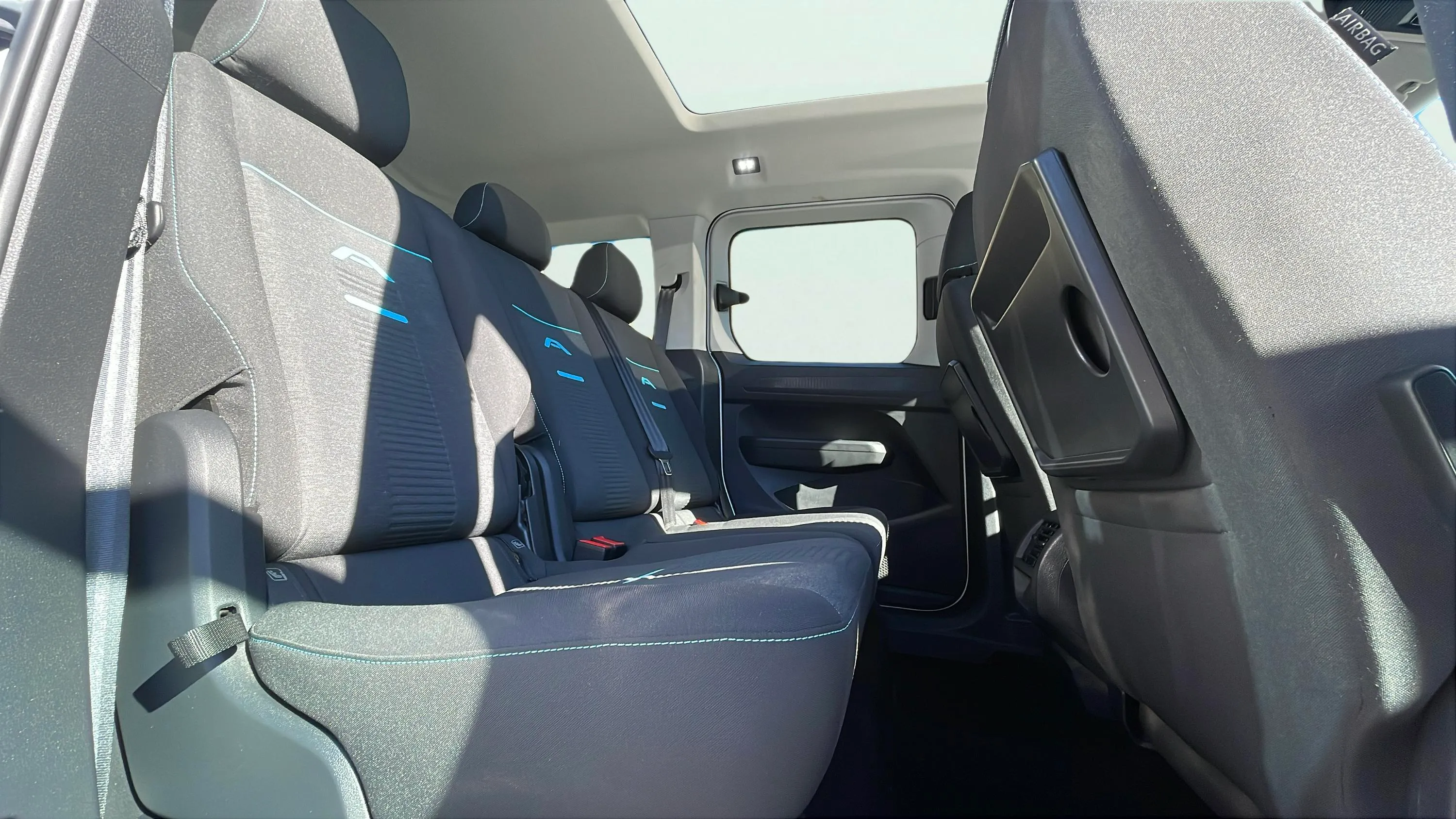 Ford Tourneo Connect 1.5 EcoBoost Active - foto 17