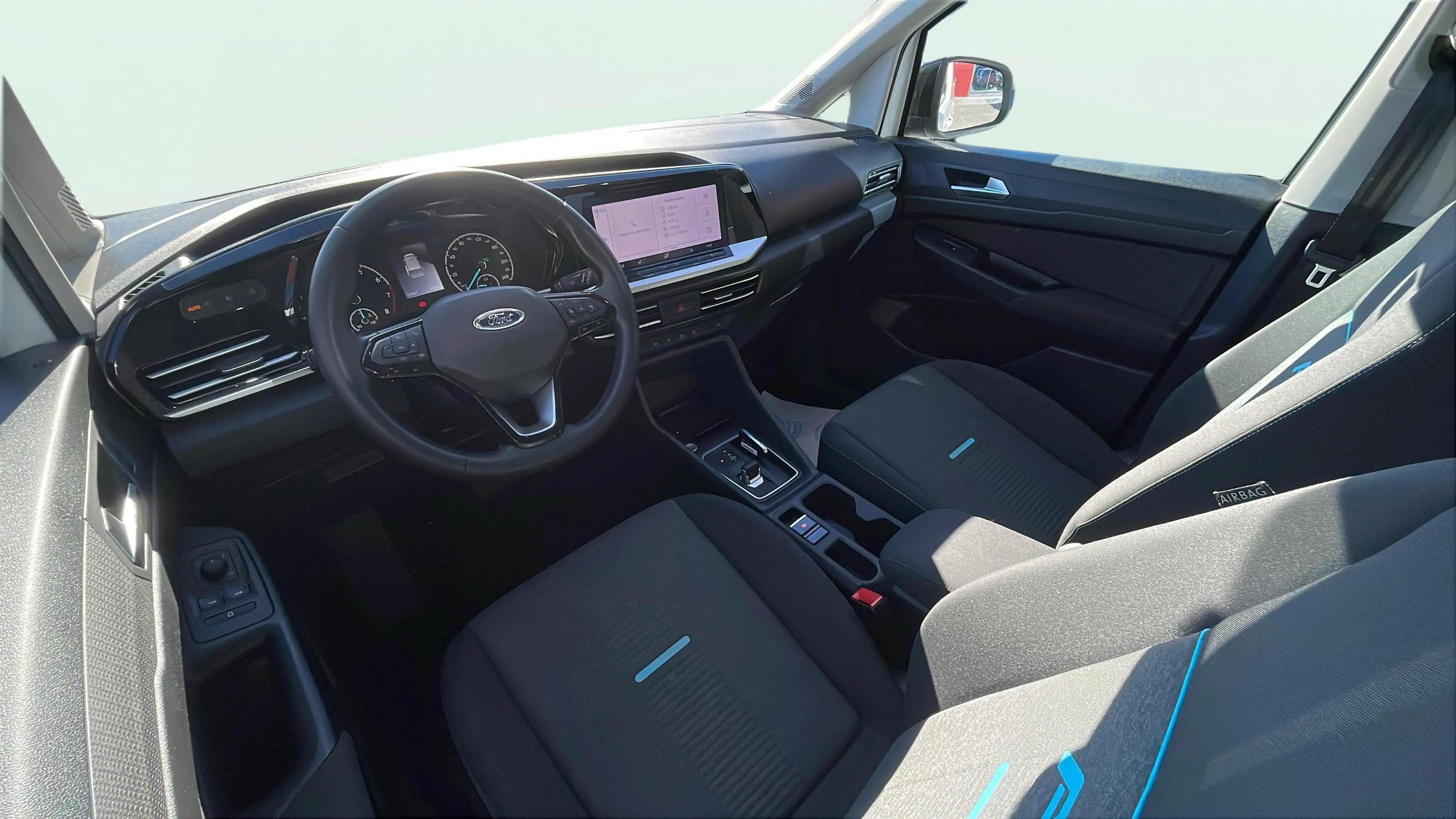 Ford Tourneo Connect 1.5 EcoBoost Active - foto 13