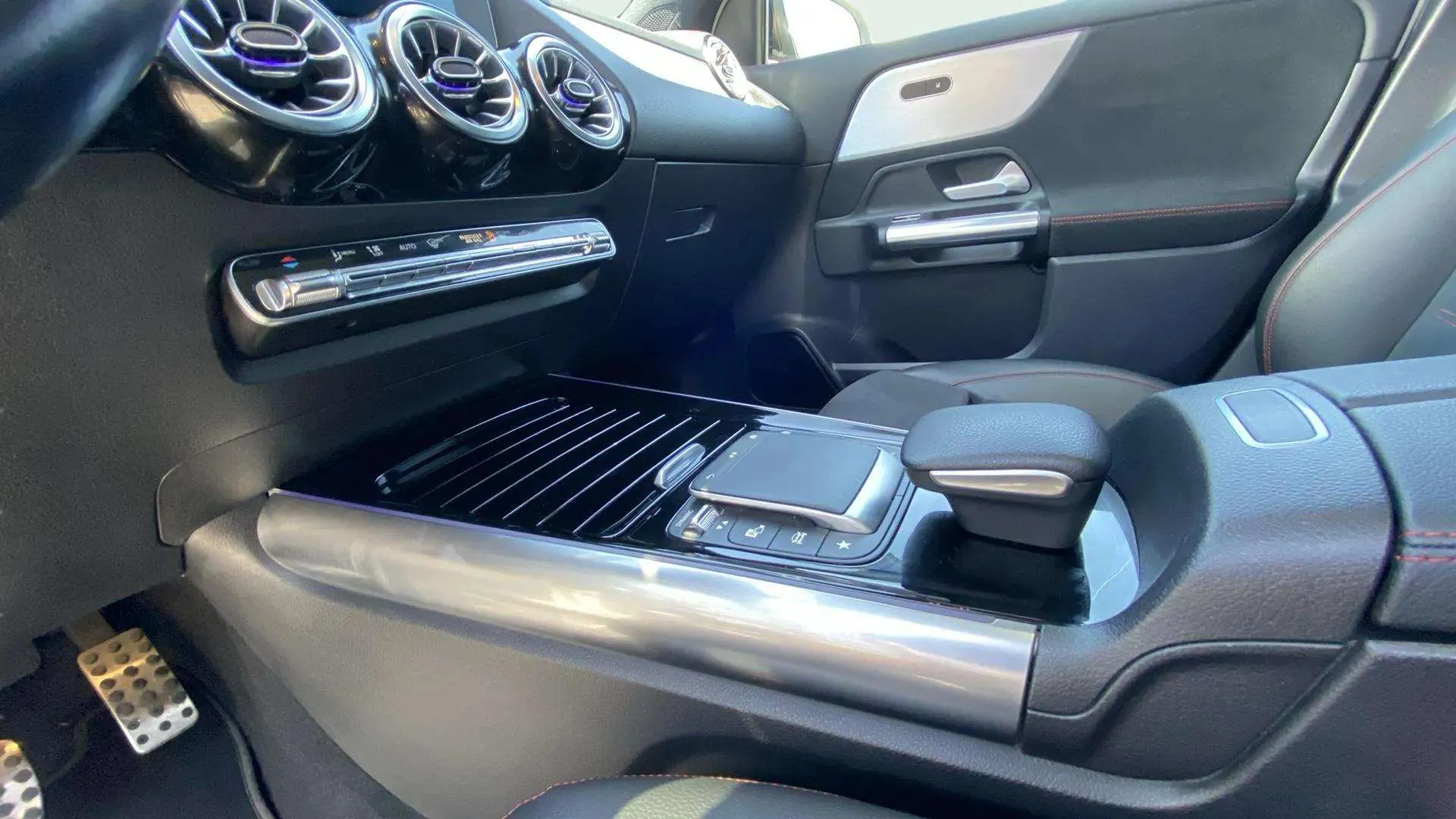 Mercedes-Benz EQA 250 - foto 15
