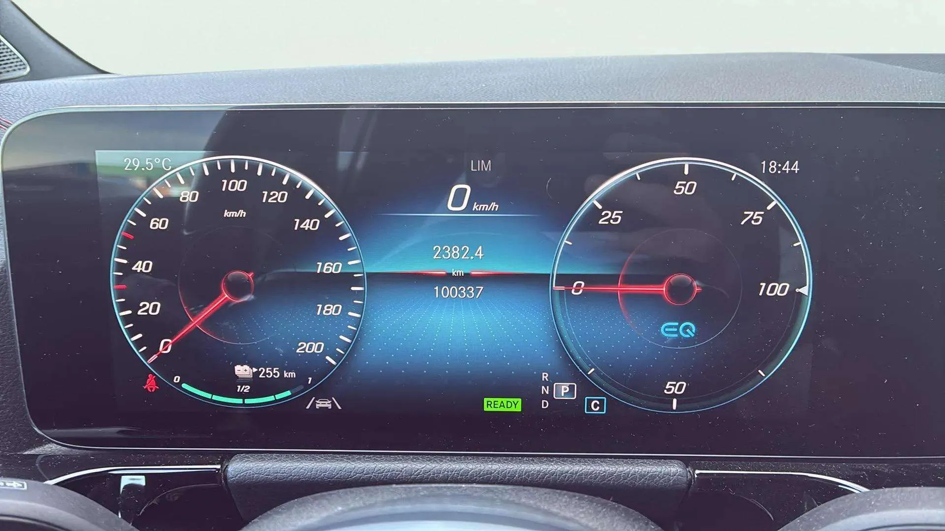 Mercedes-Benz EQA 250 - foto 16