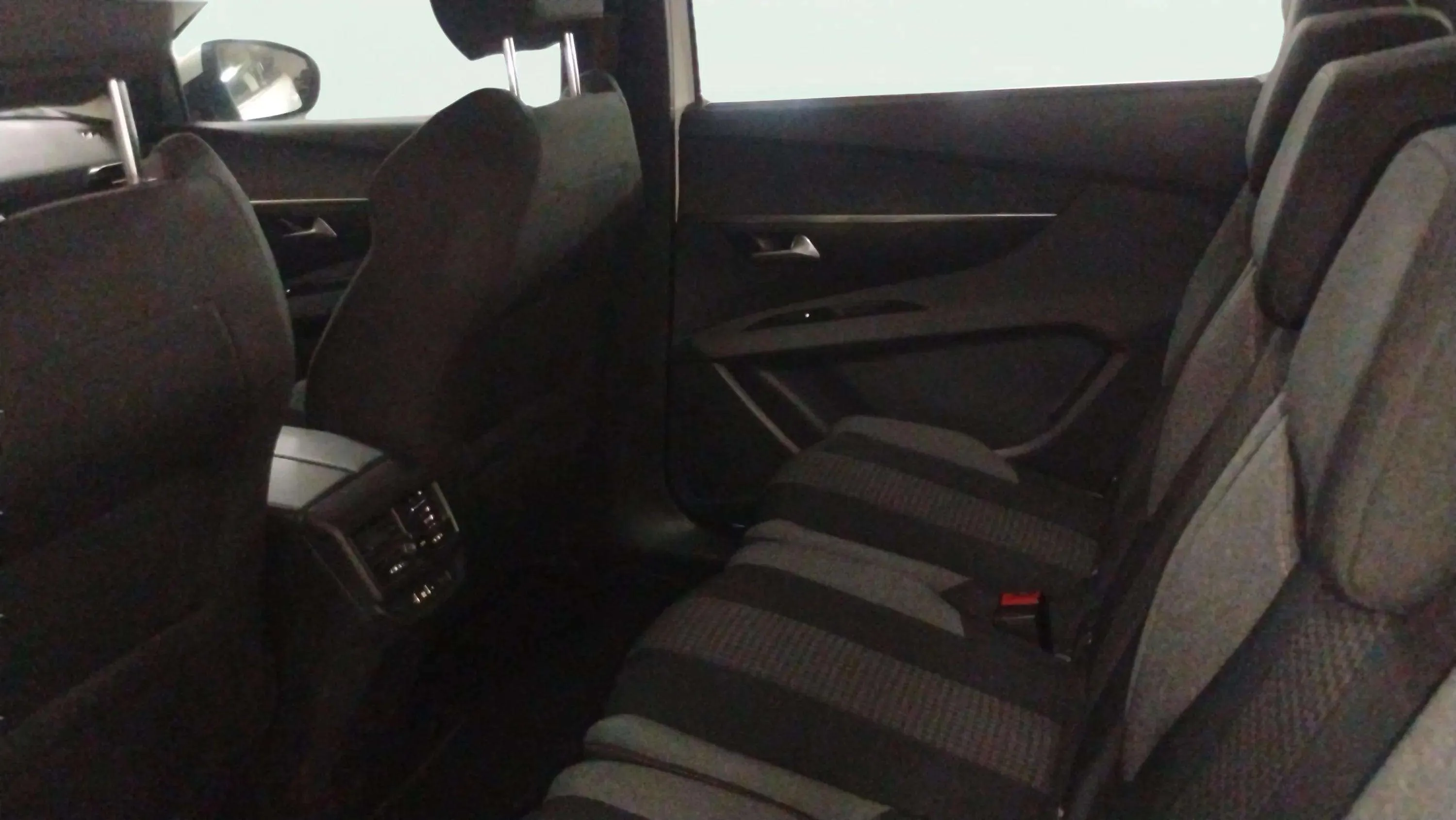 Peugeot 5008 1.2 PureTech Active Pack EAT8 - foto 9