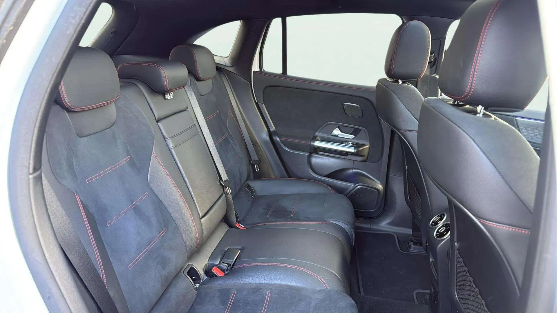Mercedes-Benz EQA 250 - foto 14