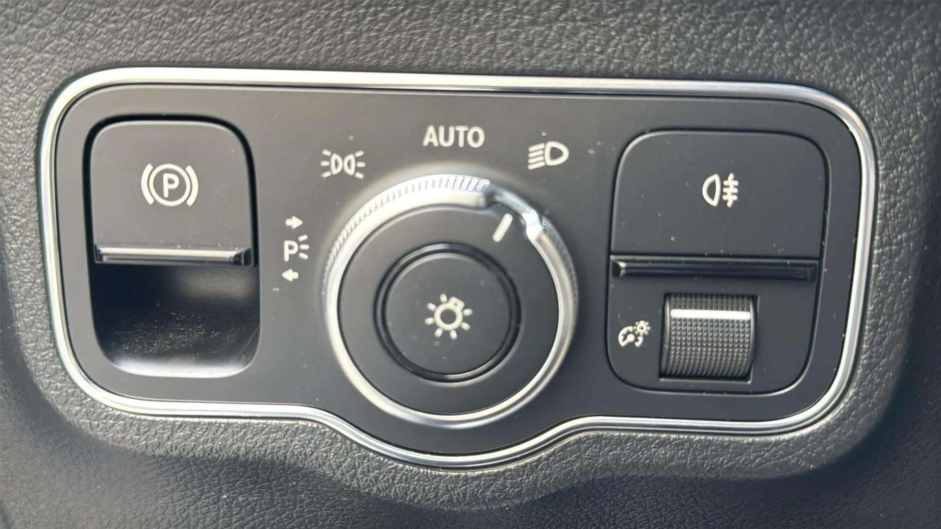 Mercedes-Benz EQA 250 - foto 22