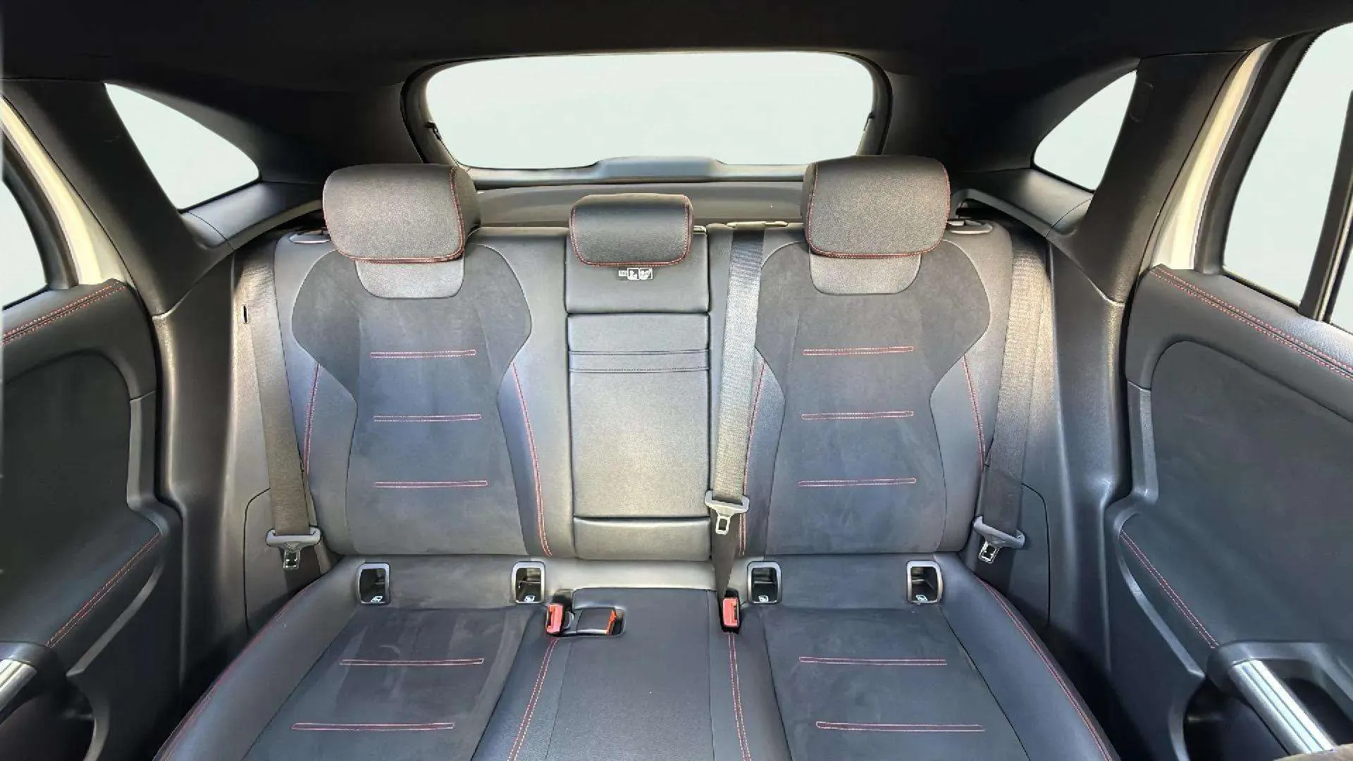 Mercedes-Benz EQA 250 - foto 15
