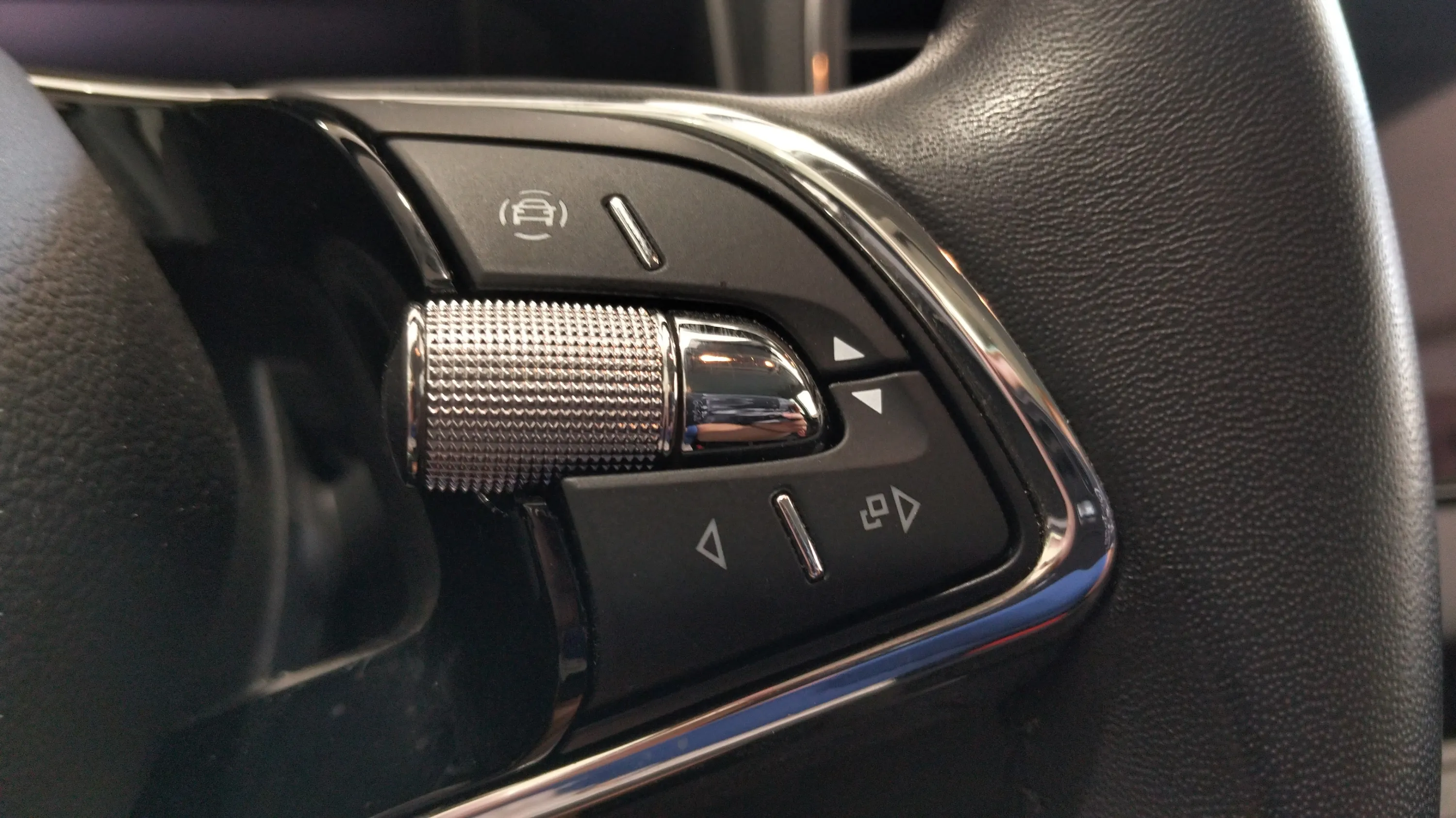 Škoda Karoq 2.0 TDI Ambition - foto 17