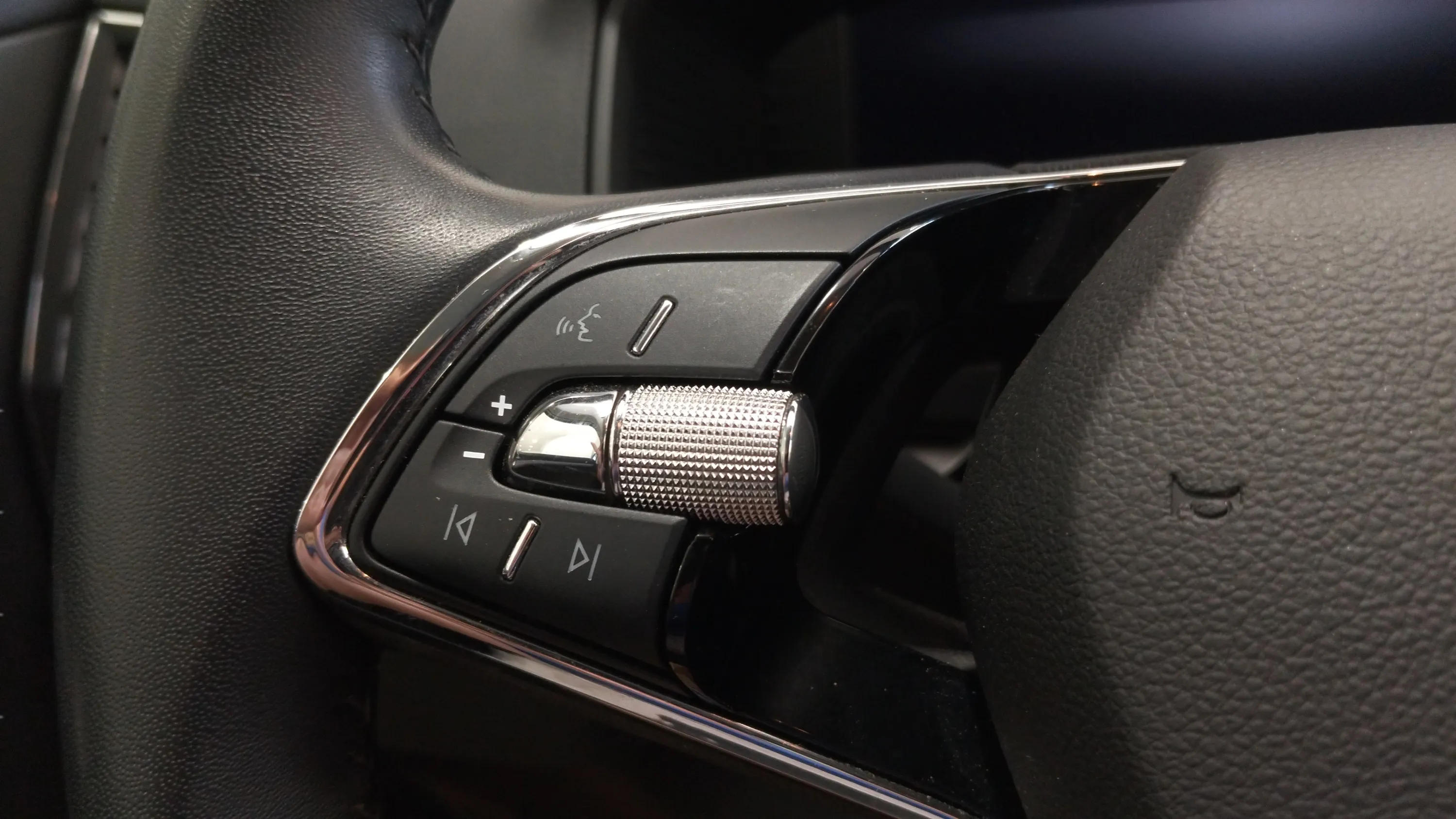 Škoda Karoq 2.0 TDI Ambition - foto 16