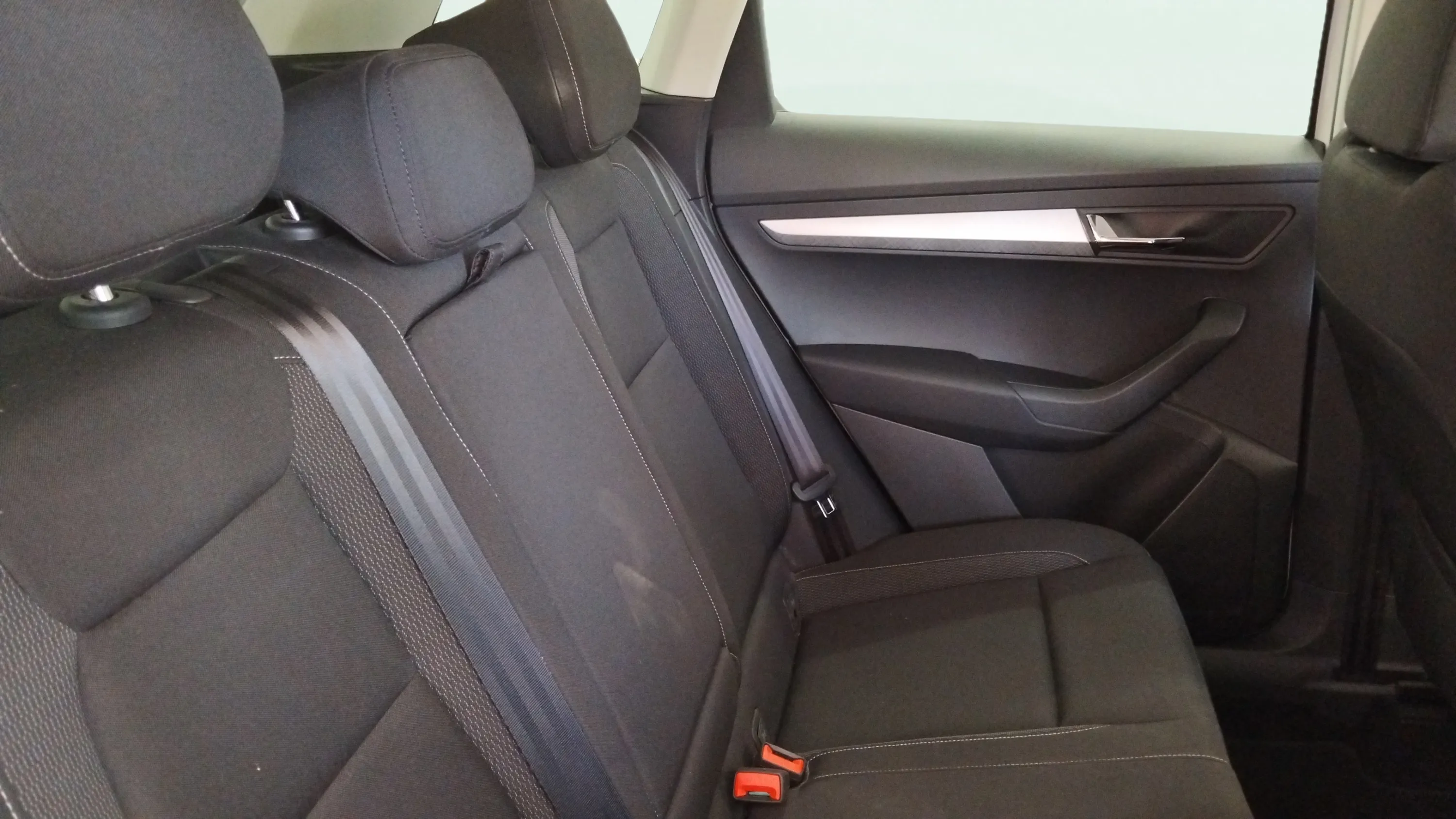 Škoda Karoq 2.0 TDI Ambition - foto 9