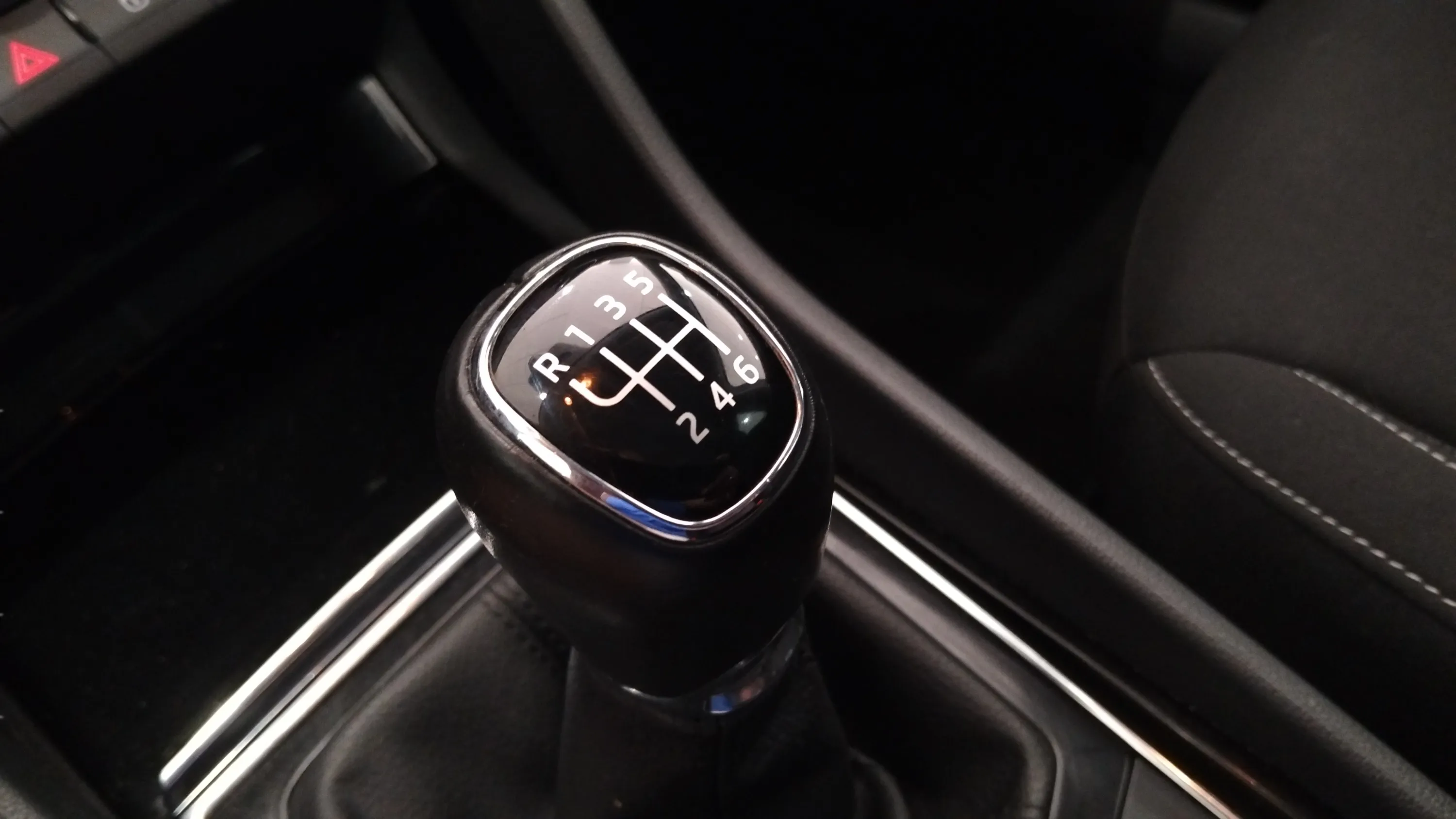 Škoda Karoq 2.0 TDI Ambition - foto 15