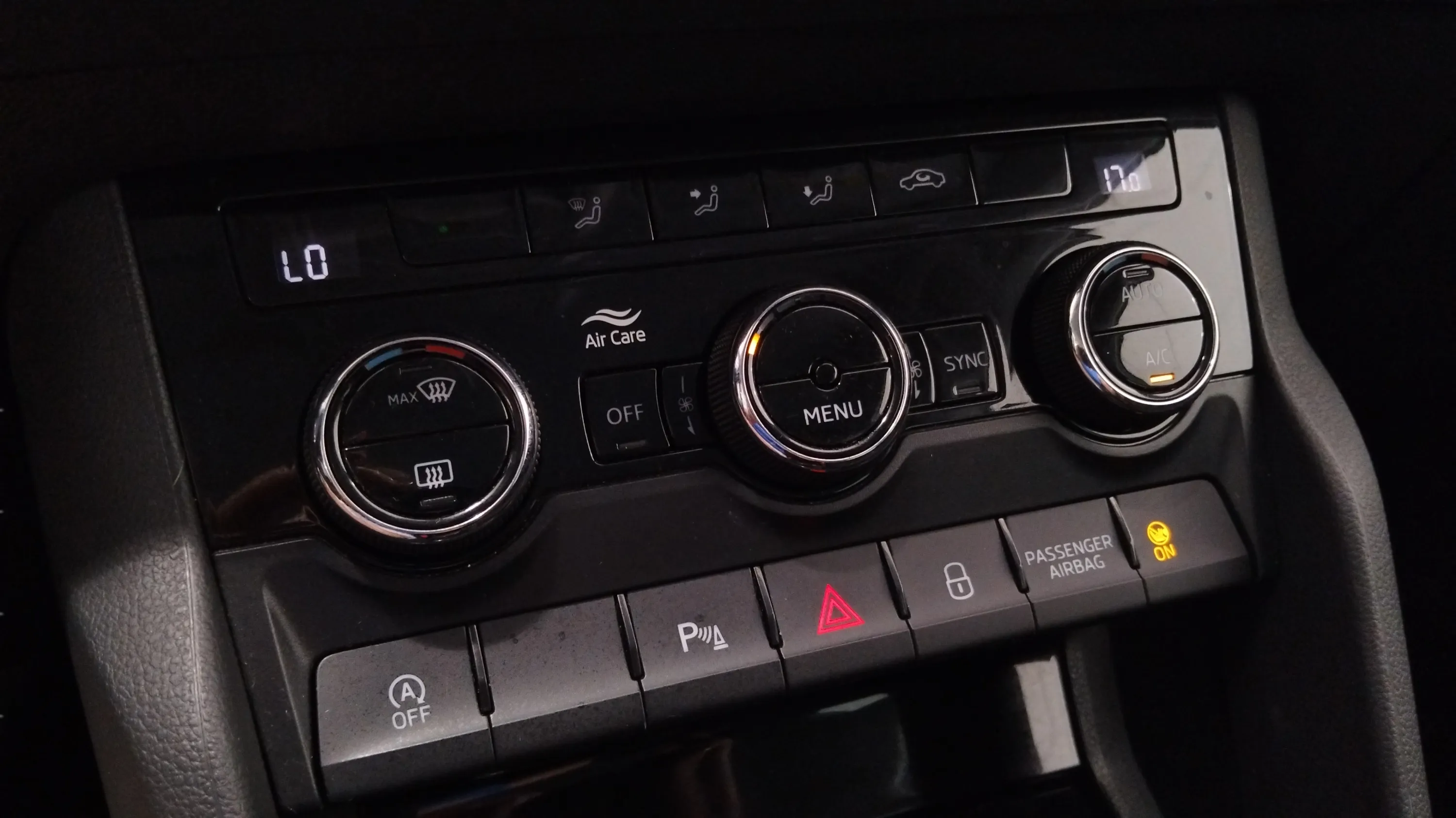 Škoda Karoq 2.0 TDI Ambition - foto 18