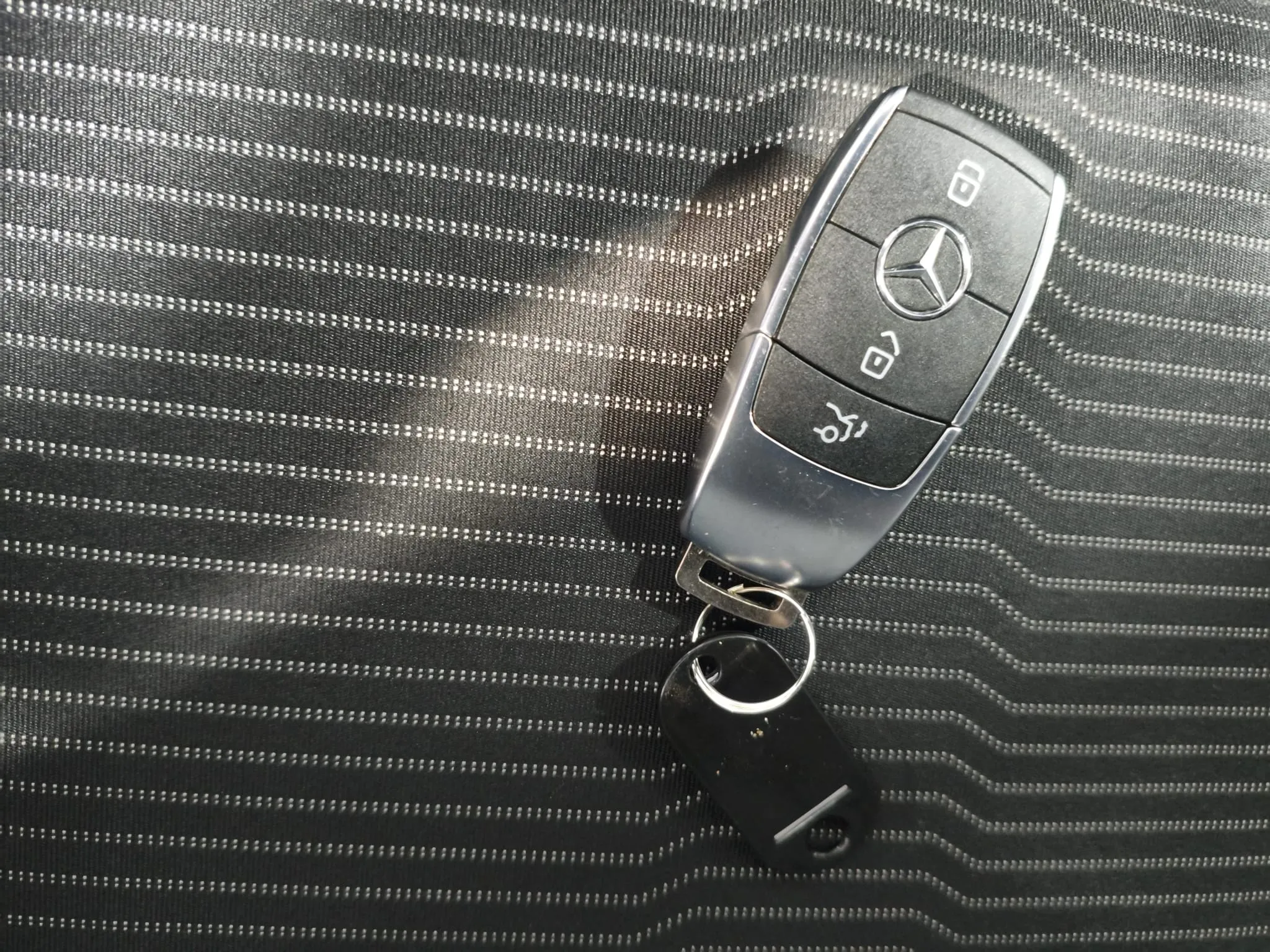 Mercedes-Benz EQA 250 - foto 16