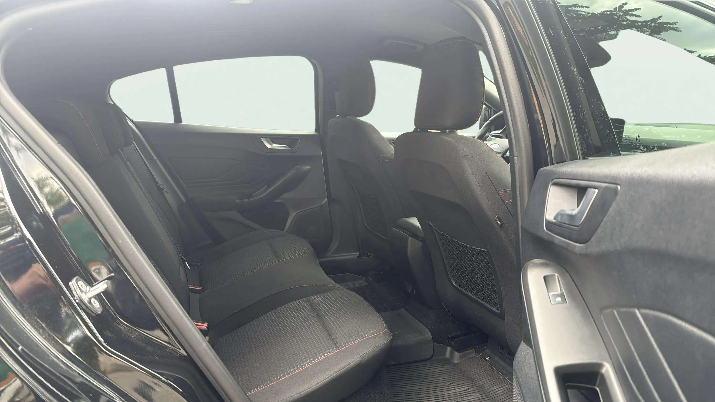 Ford Focus ST-Line X 1.0T EcoBoost mHEV - foto 12
