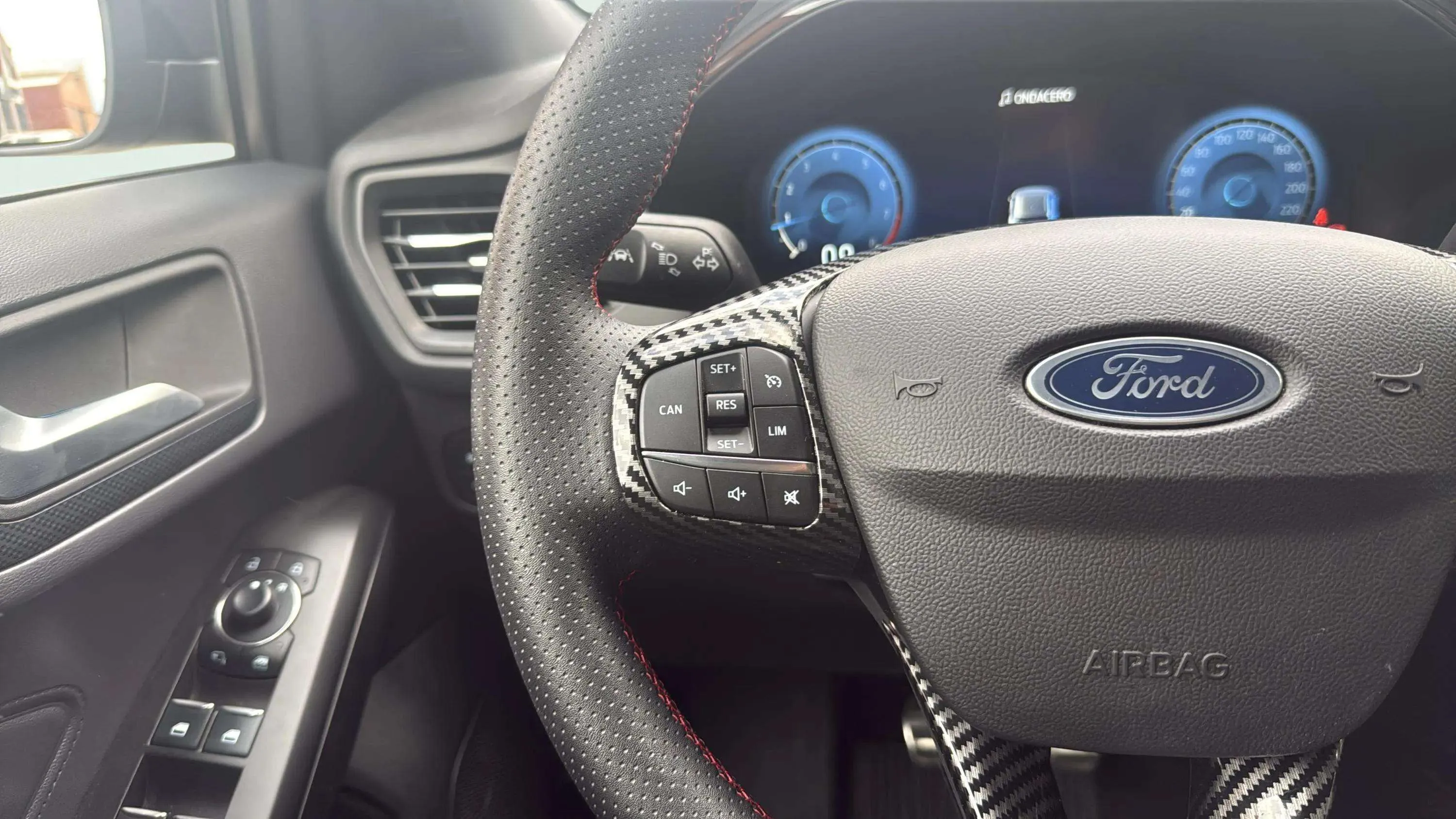 Ford Focus ST-Line X 1.0T EcoBoost mHEV - foto 18