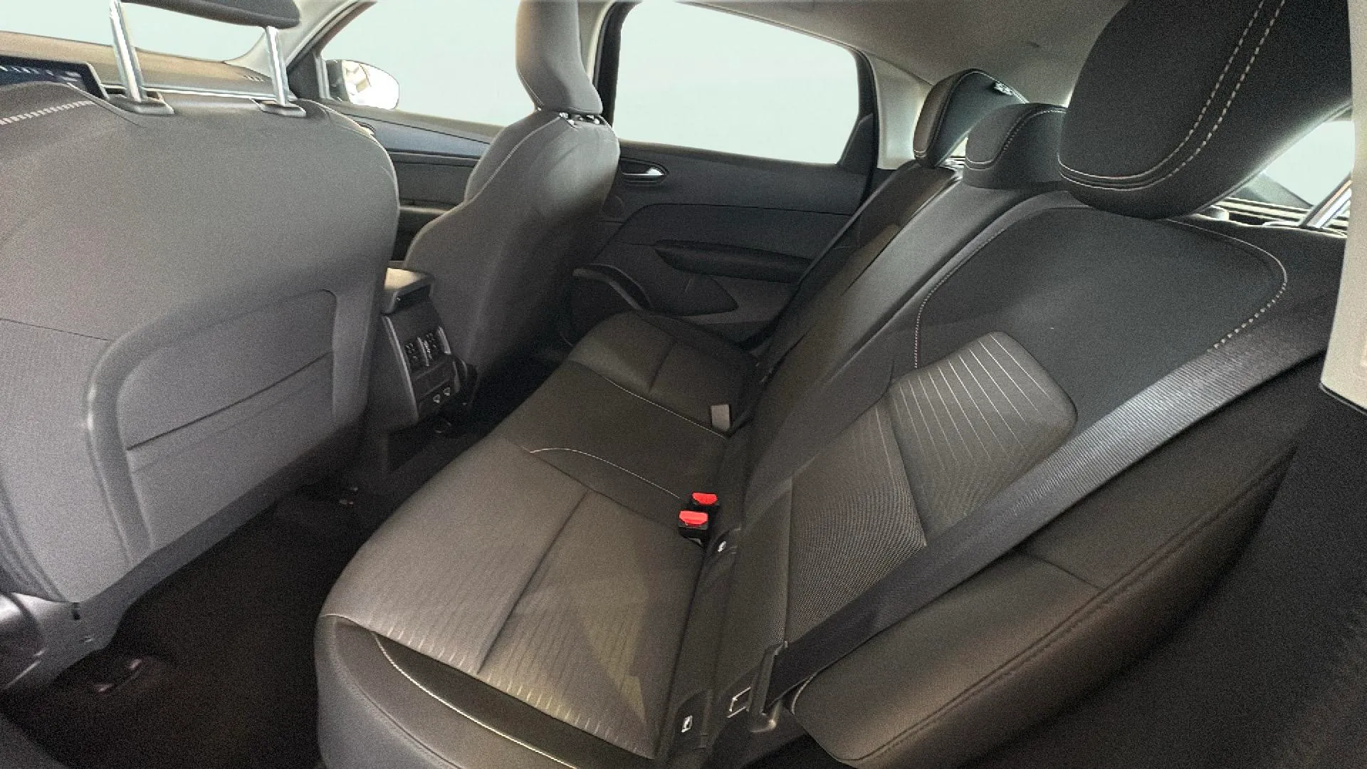Renault Arkana Evolution TCe EDC mild hybr - foto 19