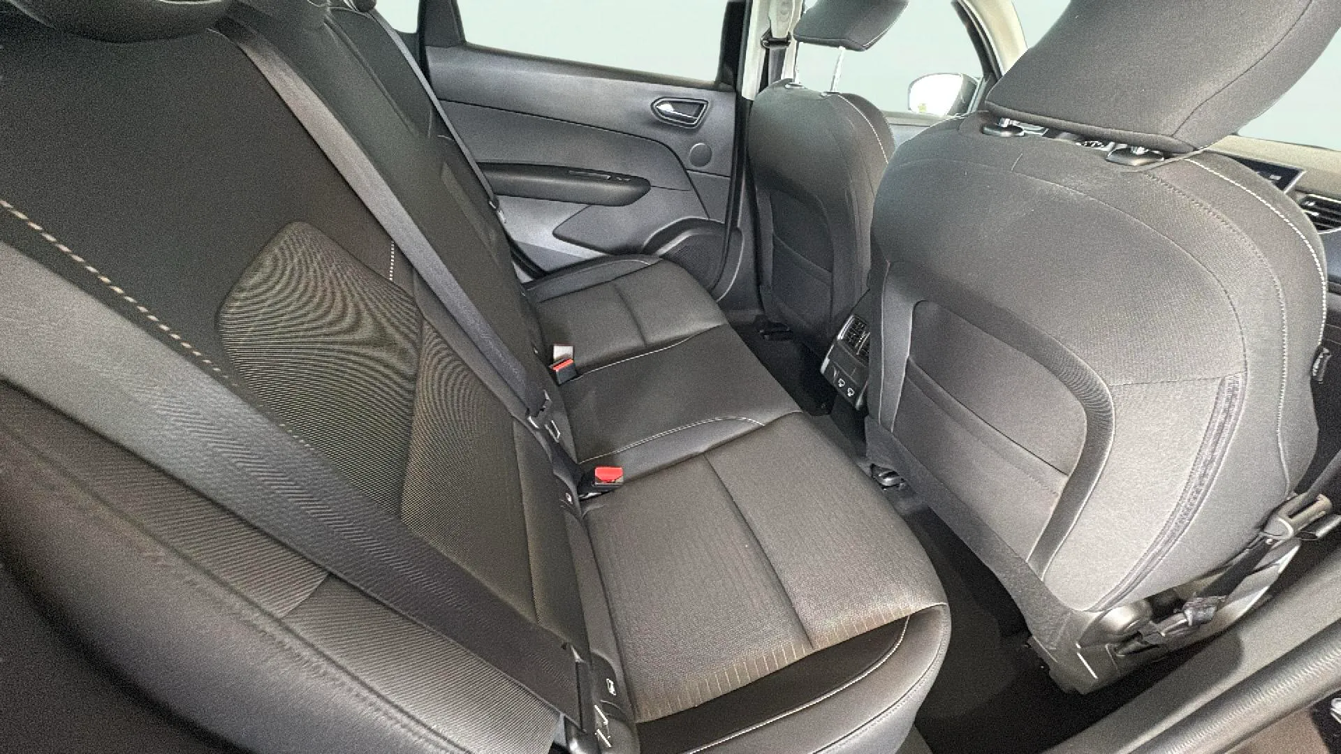Renault Arkana Evolution TCe EDC mild hybr - foto 23
