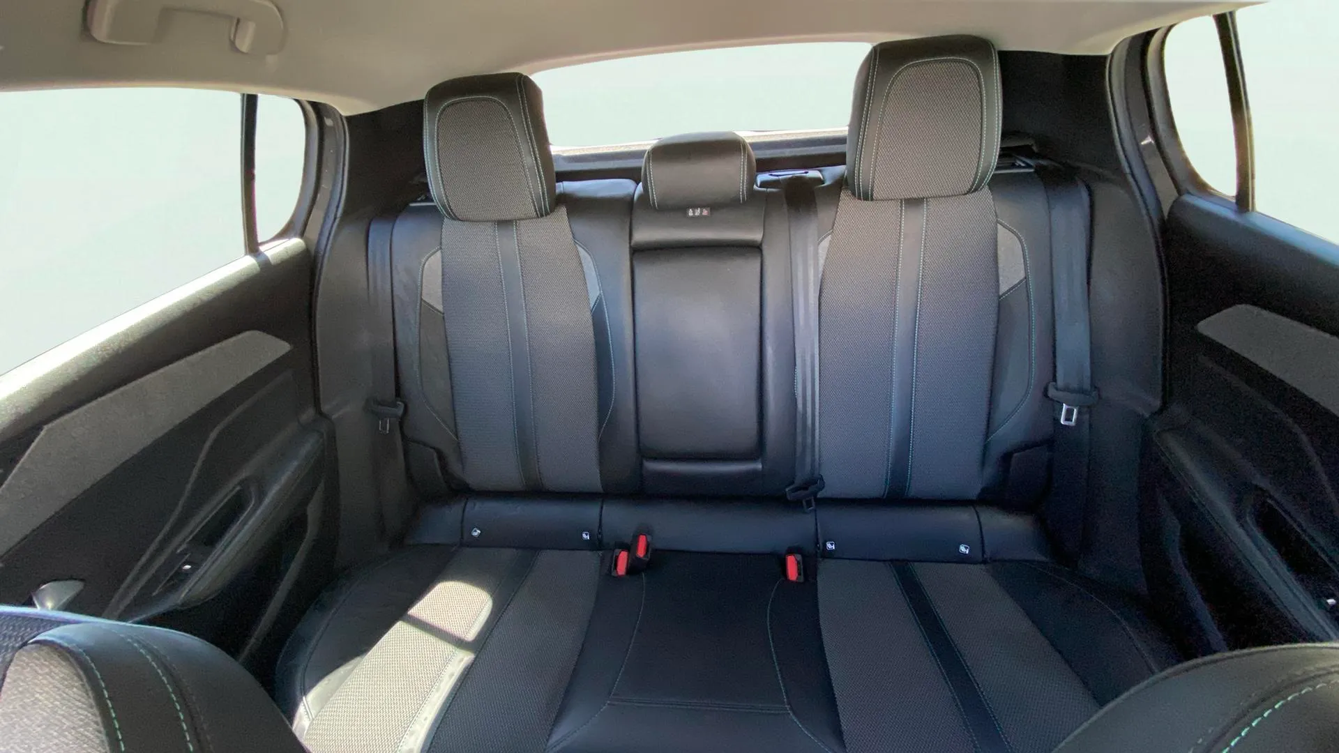 Peugeot 308 Allure BlueHDi 130 EAT8 - foto 11
