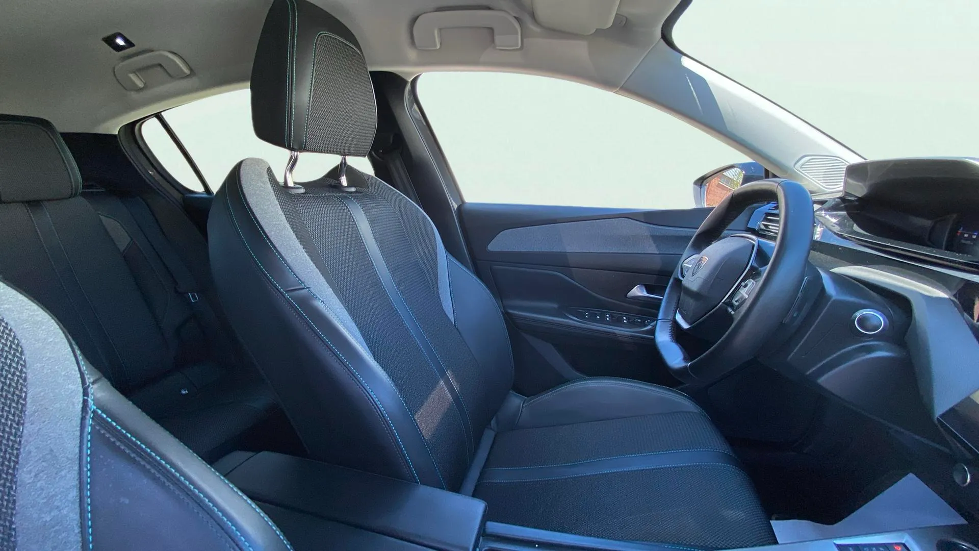 Peugeot 308 Allure BlueHDi 130 EAT8 - foto 14